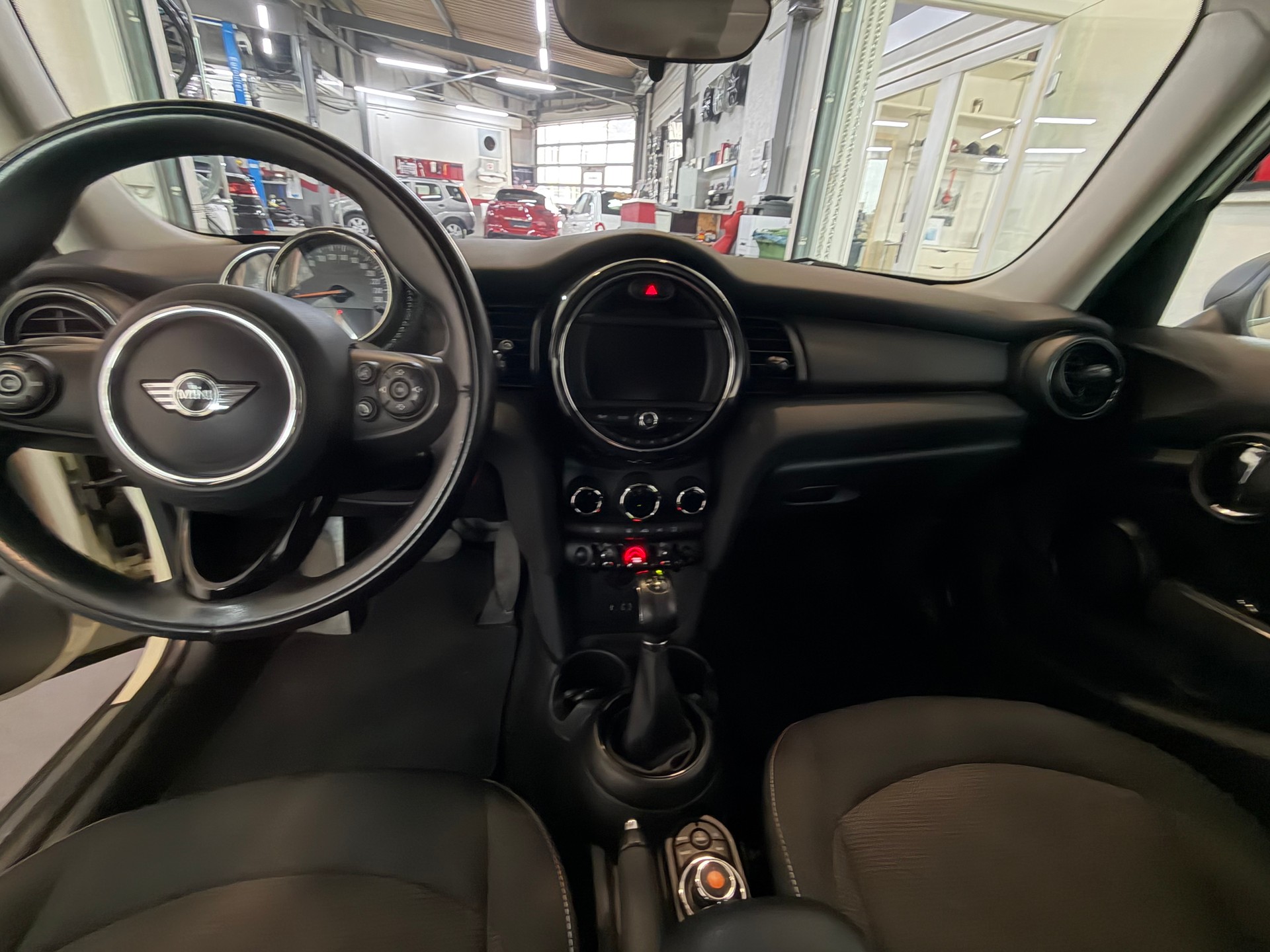 MINI One Steptronic-image-12