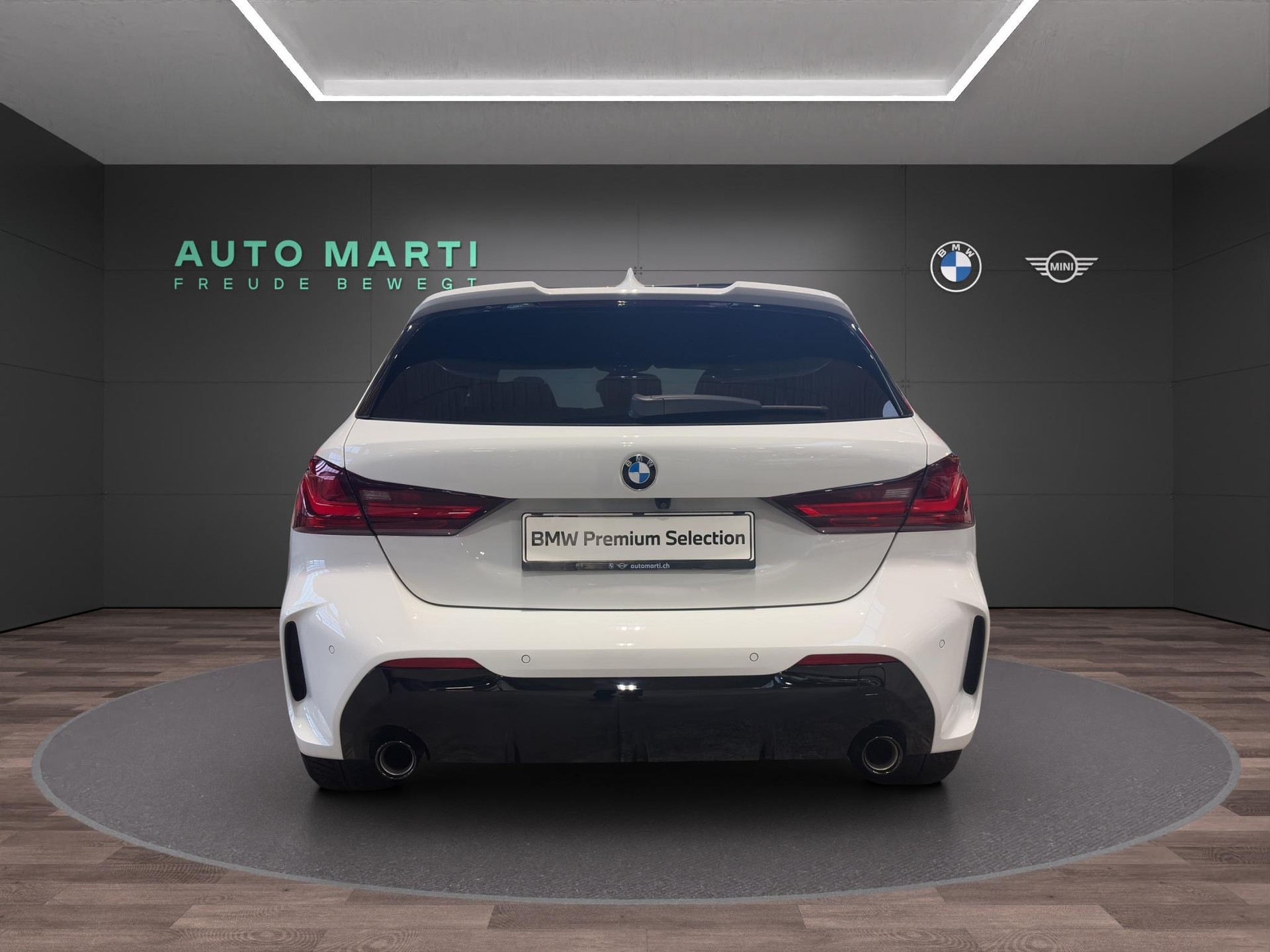 BMW 120d M Sport-showroom-element-2