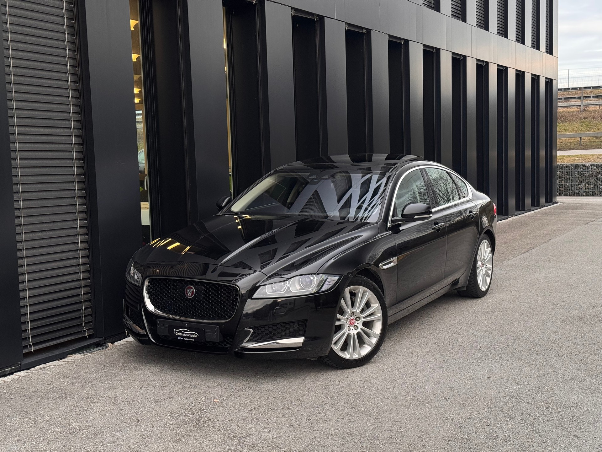JAGUAR XF 20d Prestige Automatic-image-0