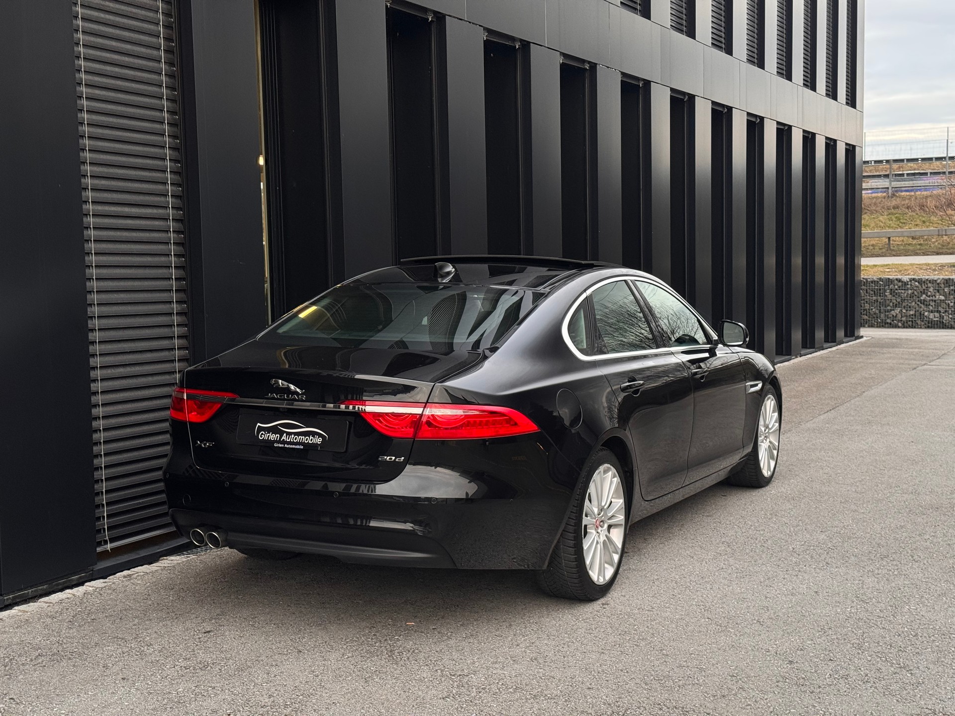 JAGUAR XF 20d Prestige Automatic-image-10