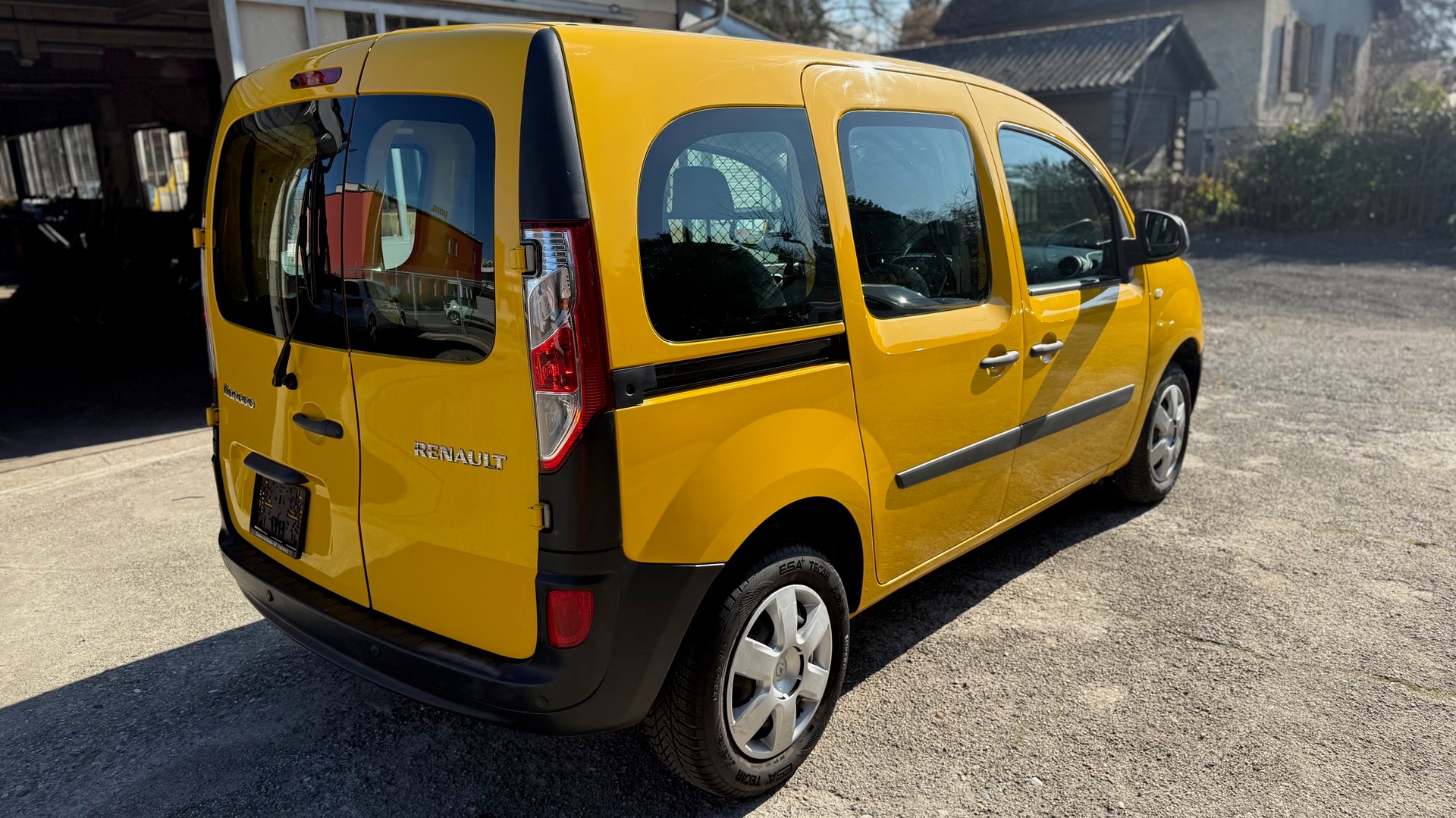 RENAULT Kangoo Medium 1.6 105 Business A ( Visite du jour-Garantie-Service à jour )-image-4