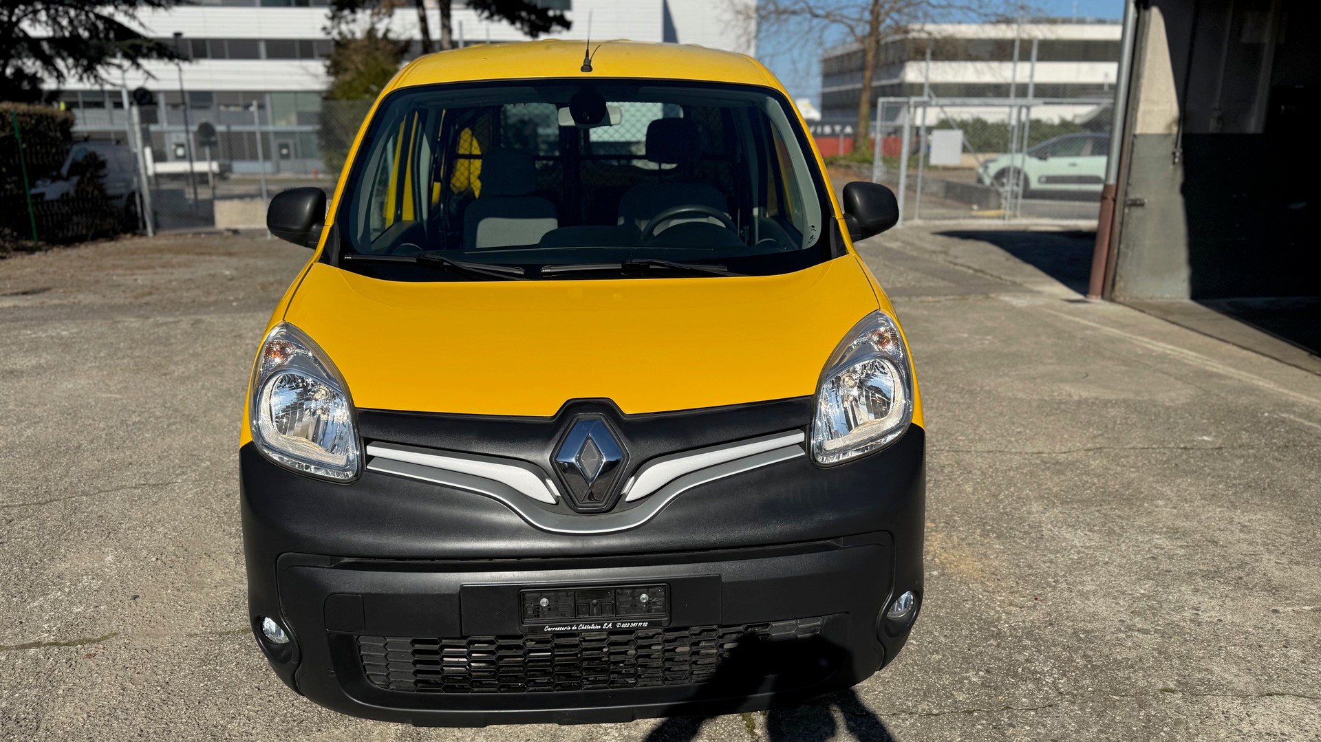 RENAULT Kangoo Medium 1.6 105 Business A ( Visite du jour-Garantie-Service à jour )-image-2