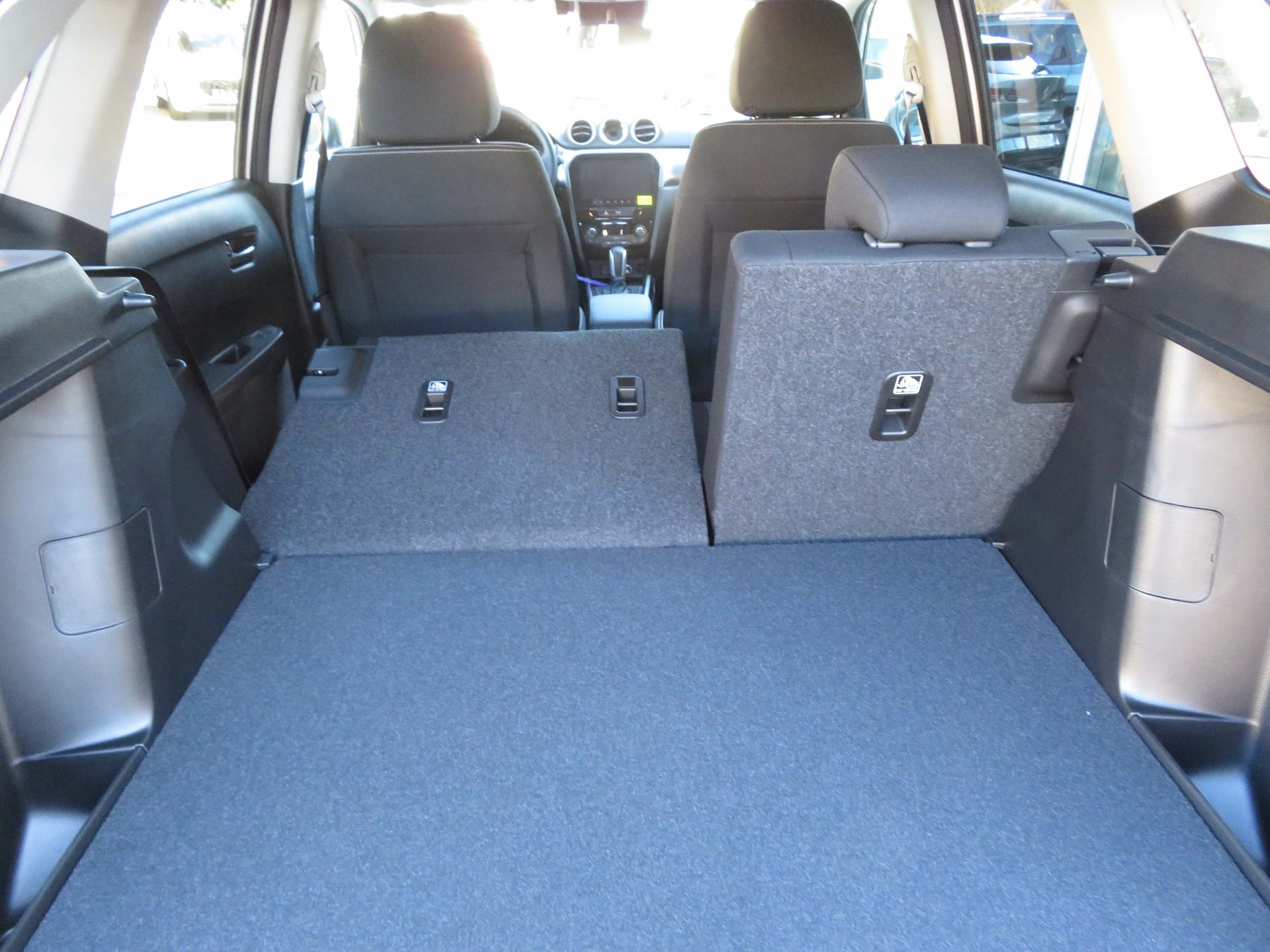 SUZUKI Vitara 1.4 T Sakura Hybrid 4x4-image-13