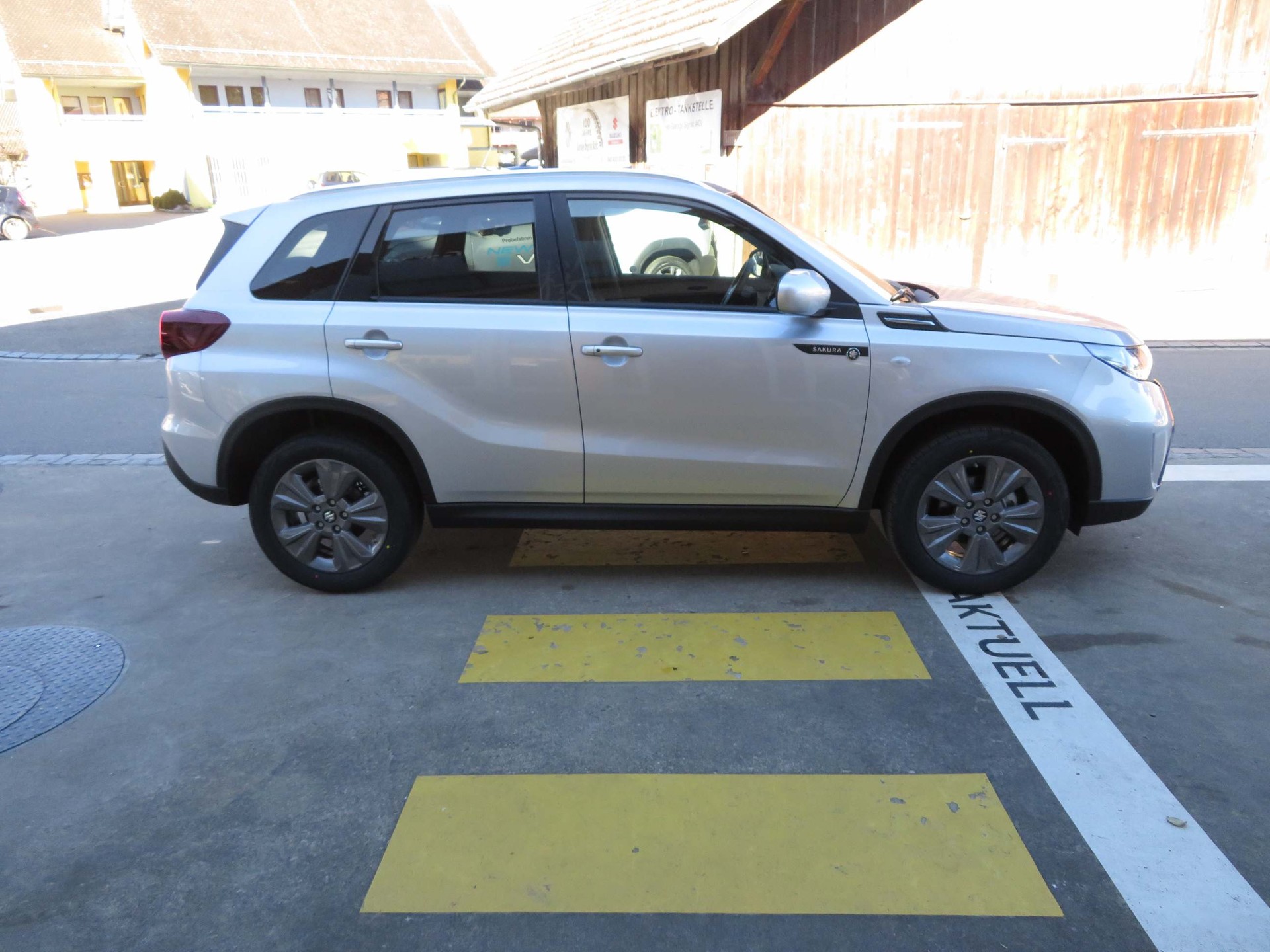 SUZUKI Vitara 1.4 T Sakura Hybrid 4x4-image-6
