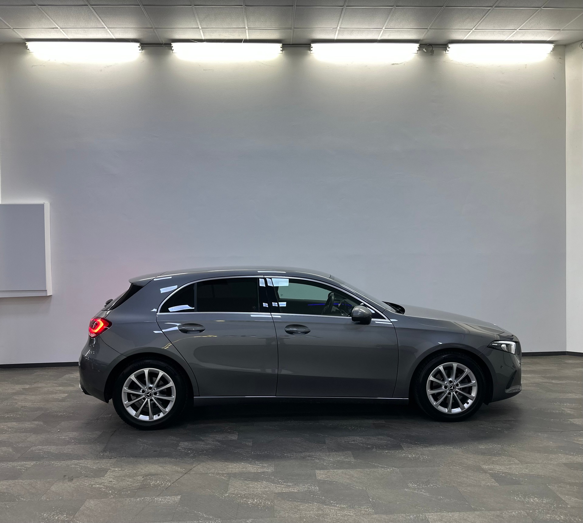 MERCEDES-BENZ A 200 d Progressive 8G-DCT-image-9