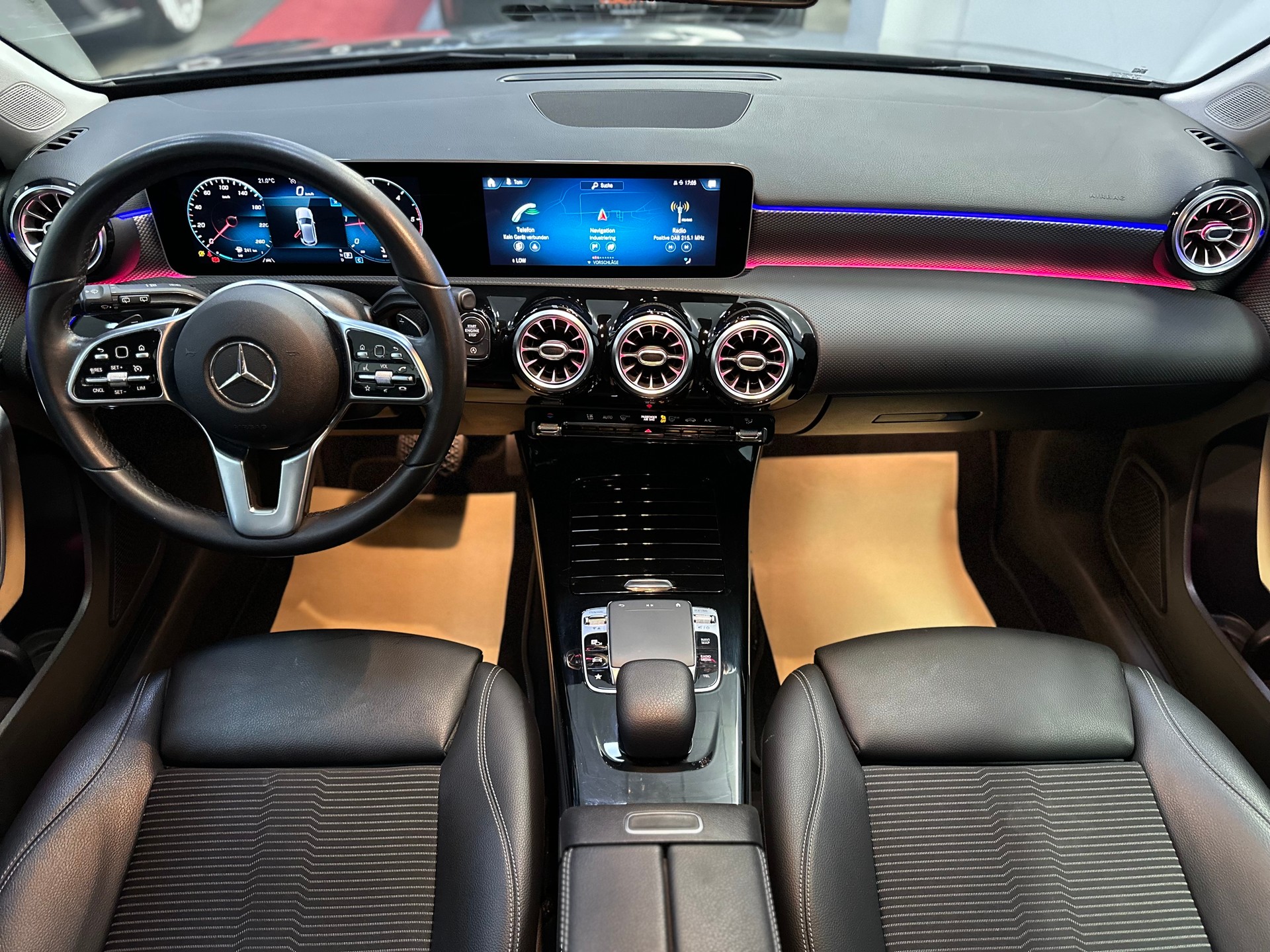 MERCEDES-BENZ A 200 d Progressive 8G-DCT-image-14