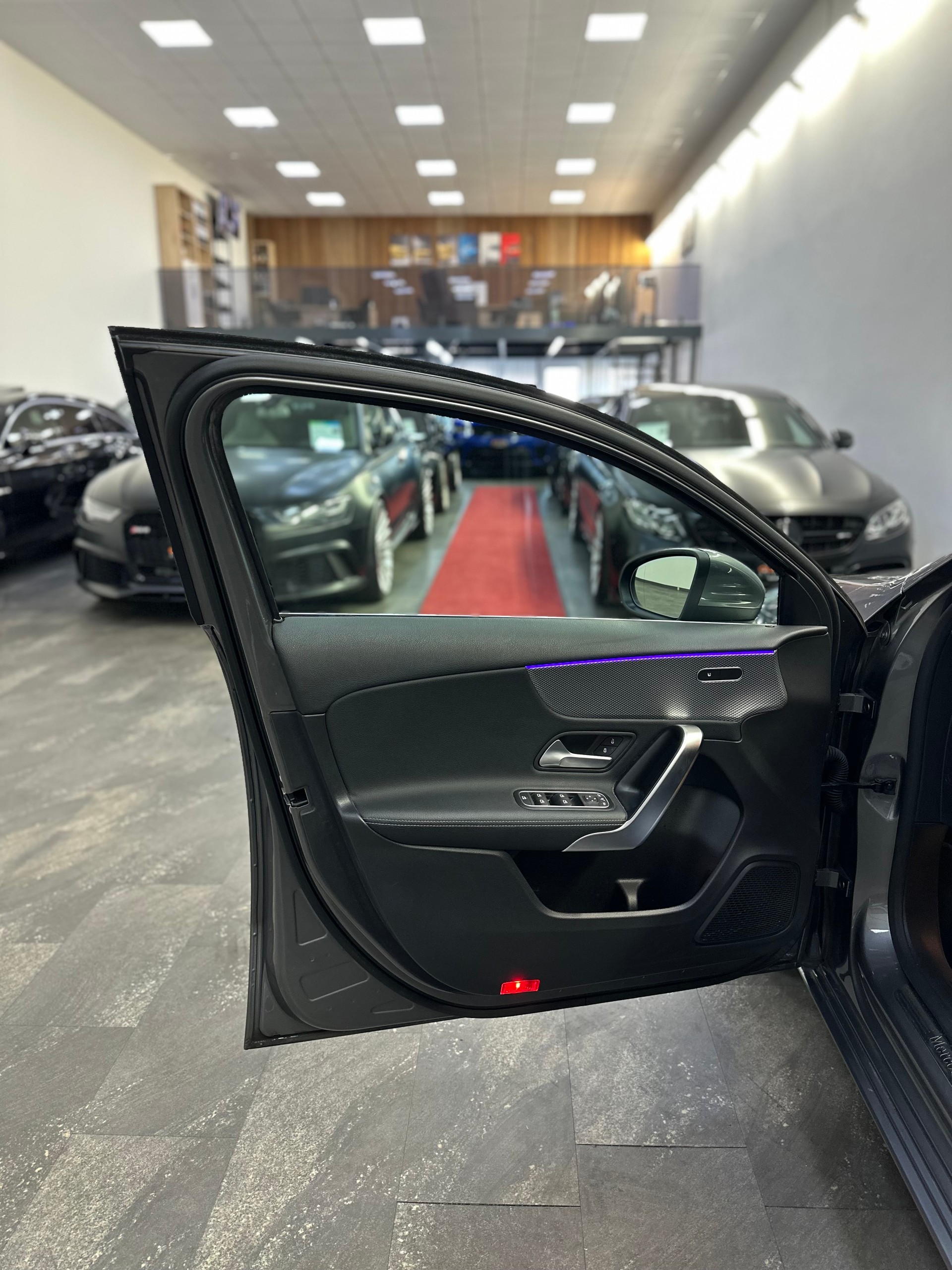 MERCEDES-BENZ A 200 d Progressive 8G-DCT-image-18