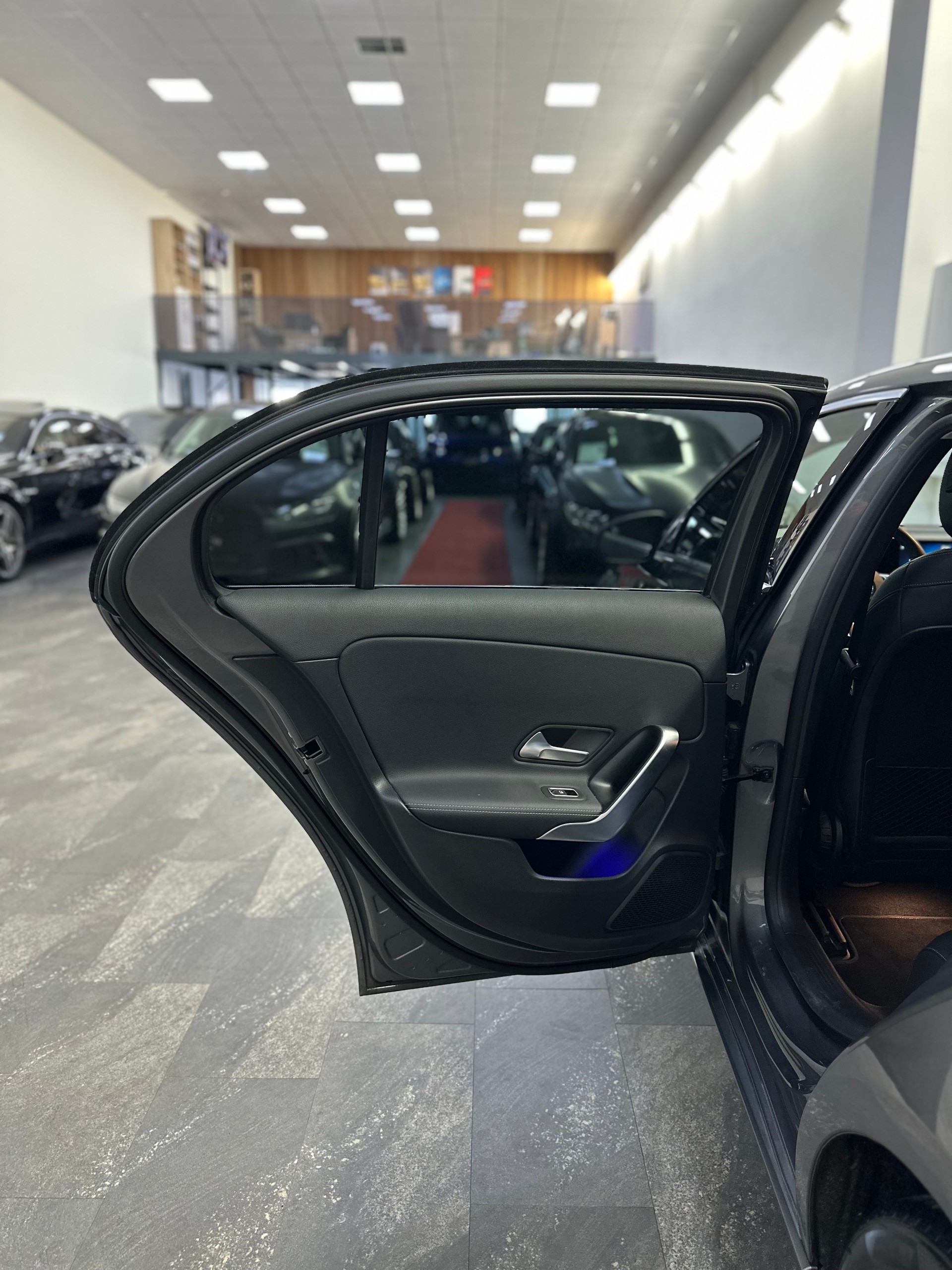 MERCEDES-BENZ A 200 d Progressive 8G-DCT-image-19