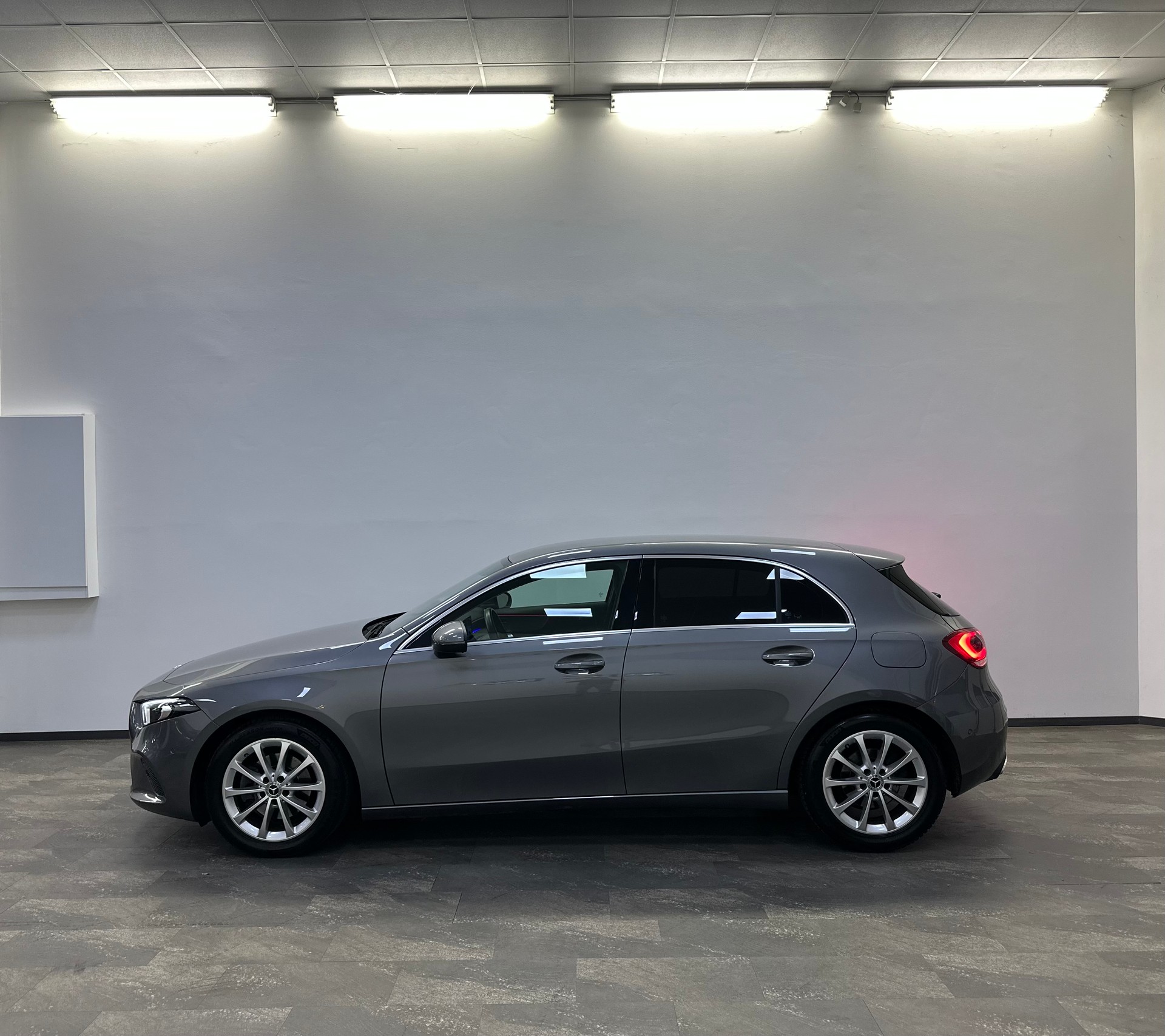 MERCEDES-BENZ A 200 d Progressive 8G-DCT-image-2