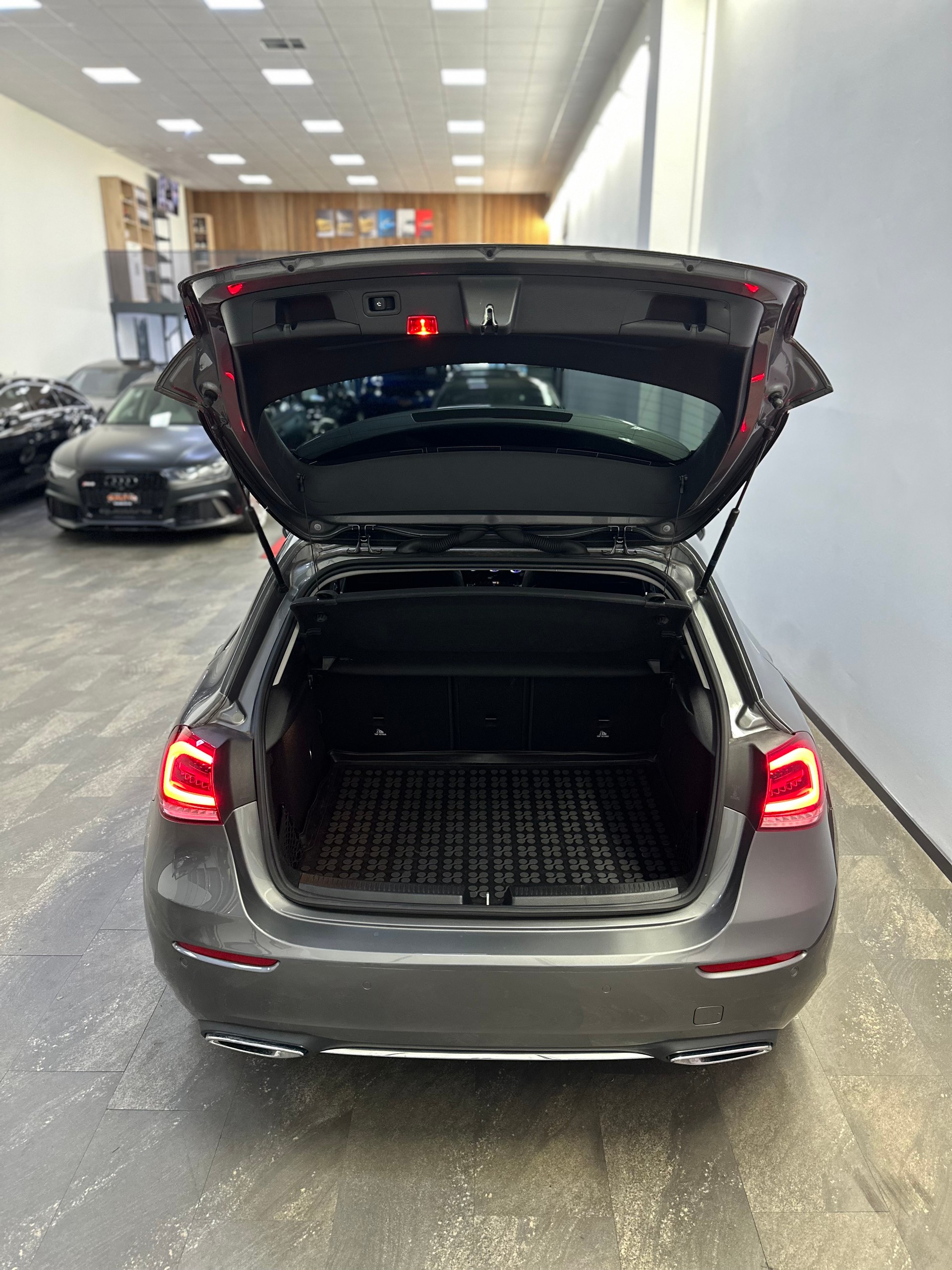 MERCEDES-BENZ A 200 d Progressive 8G-DCT-image-16