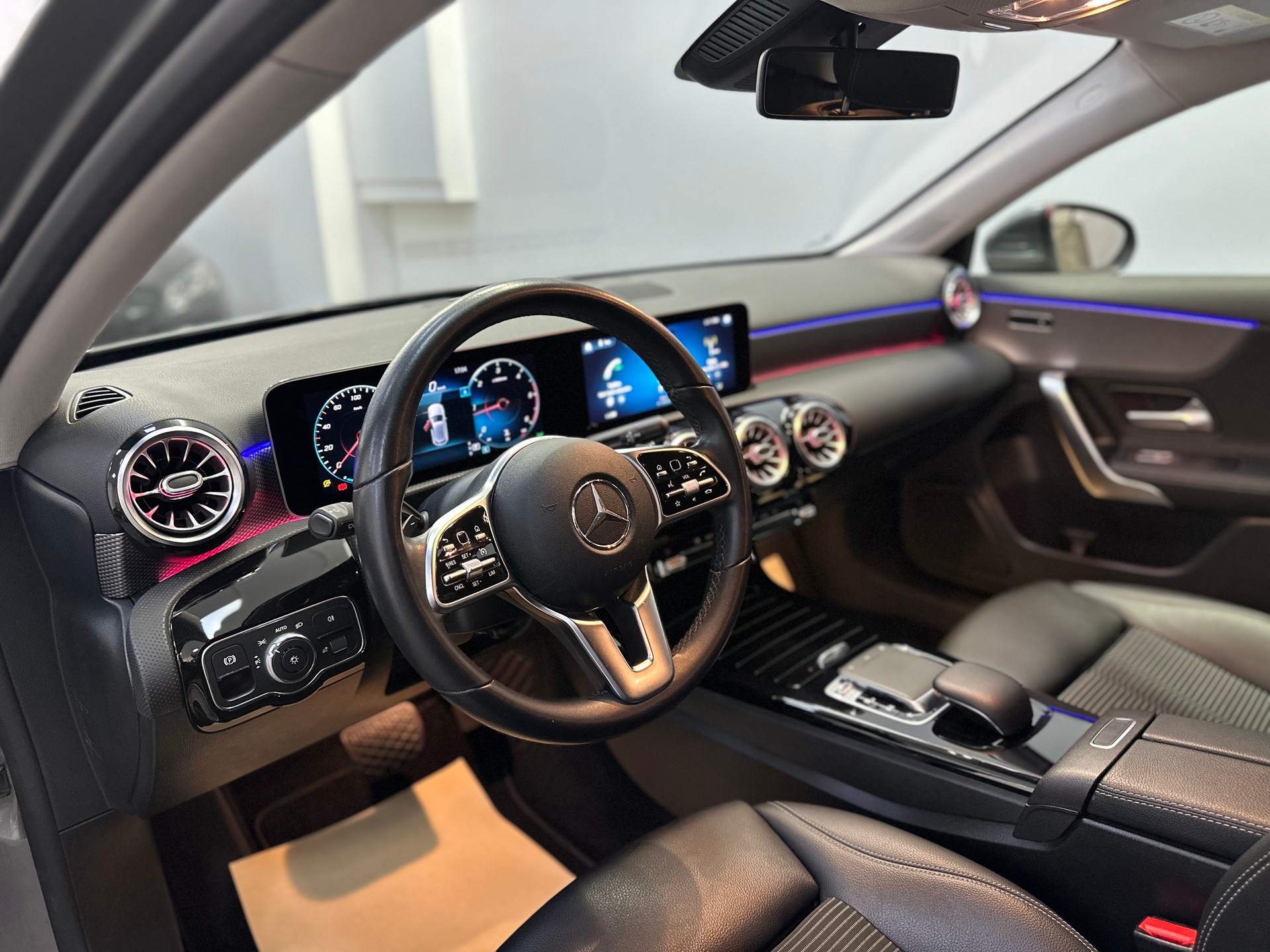MERCEDES-BENZ A 200 d Progressive 8G-DCT-image-15