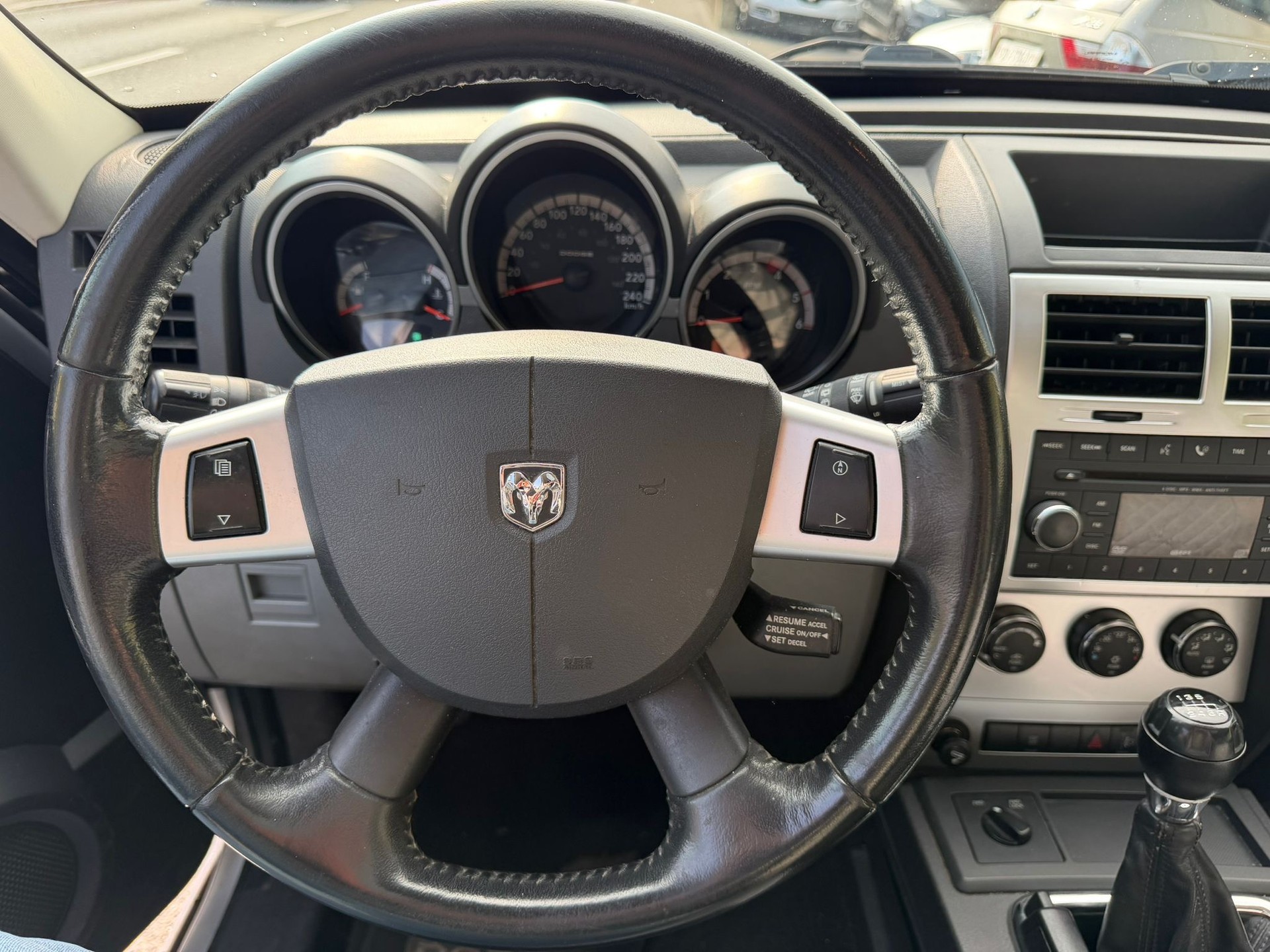 DODGE Nitro 2.8 CRD SXT-image-7