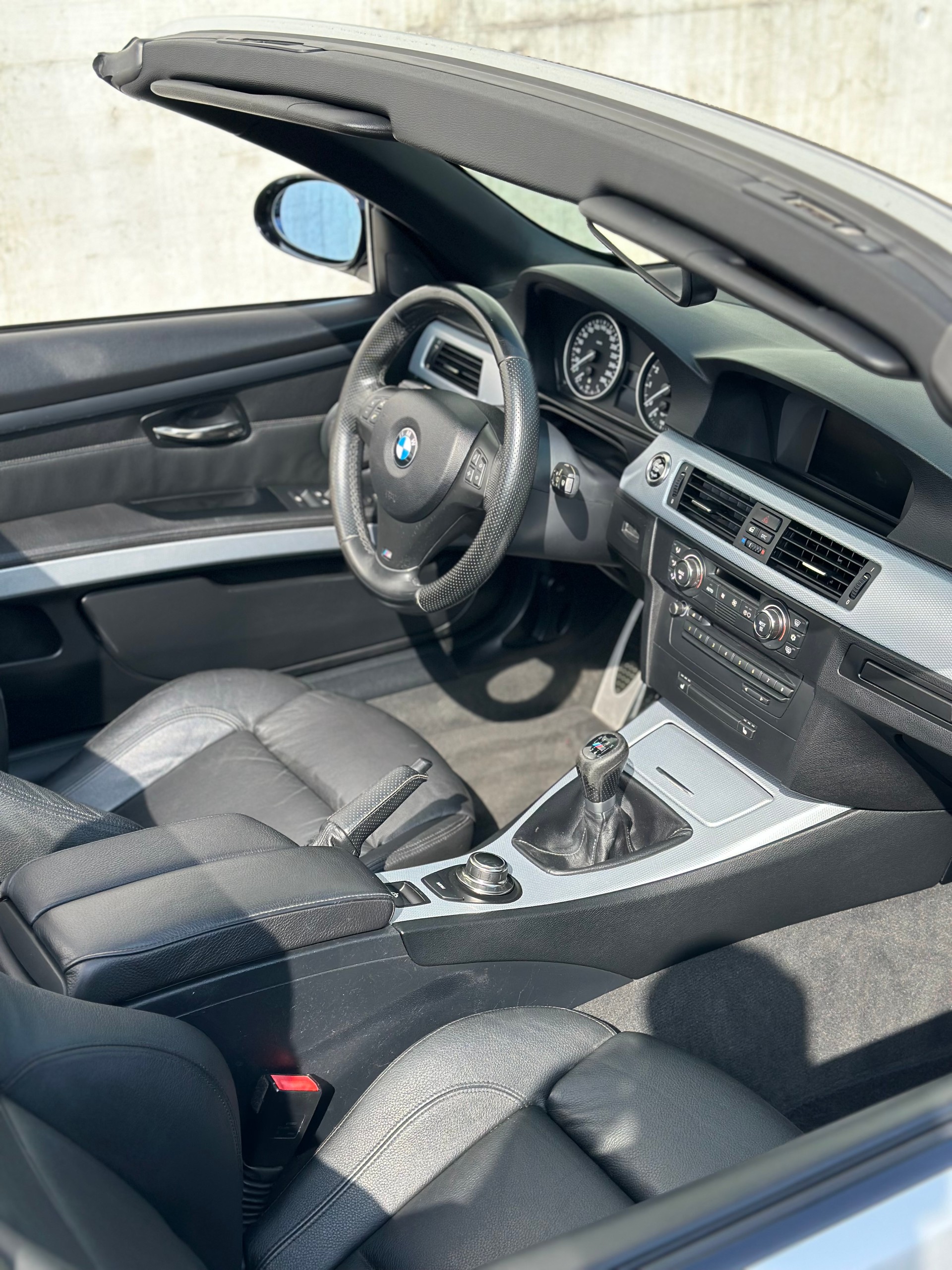 BMW 325i Cabriolet-image-3