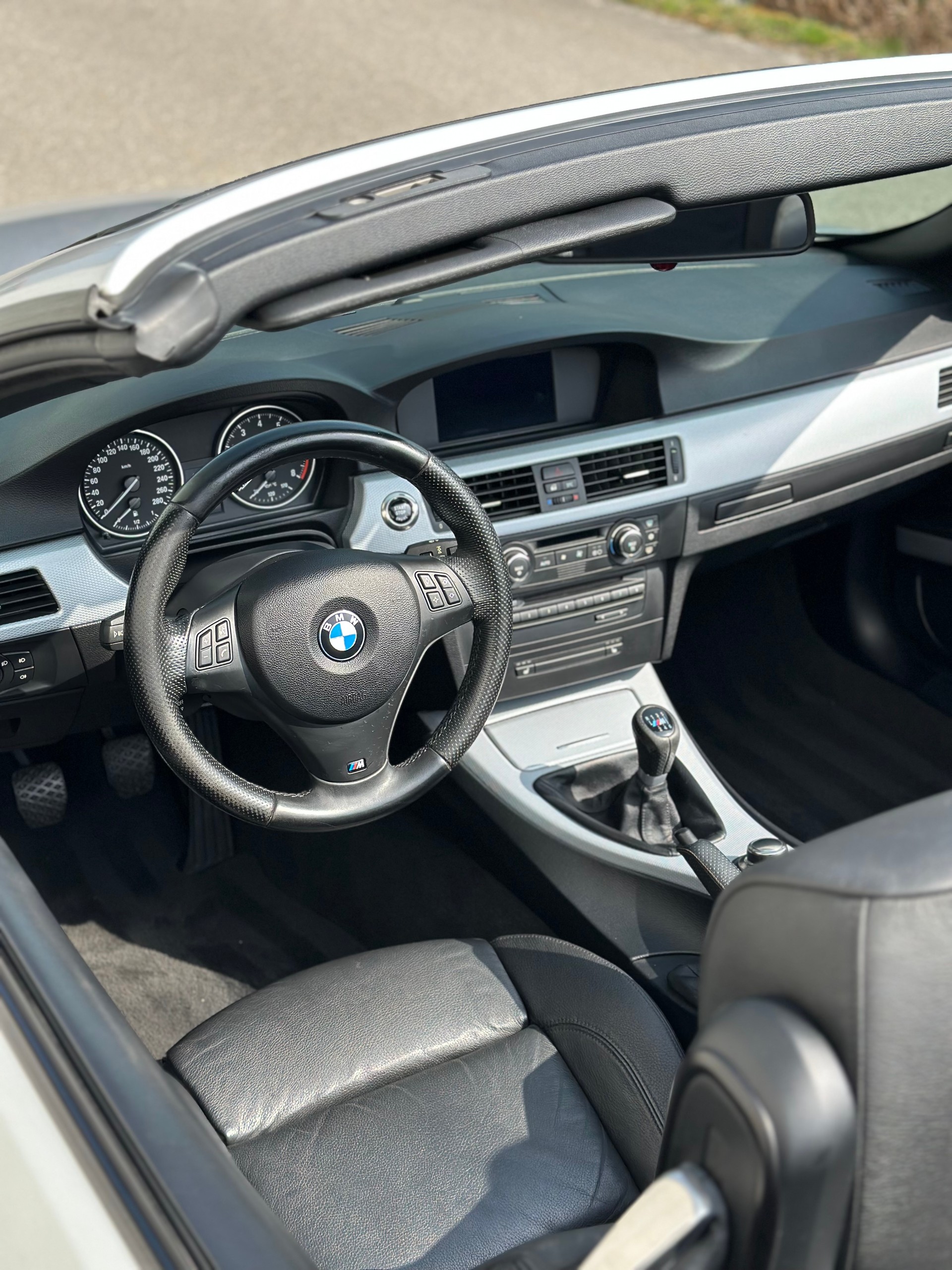 BMW 325i Cabriolet-image-2