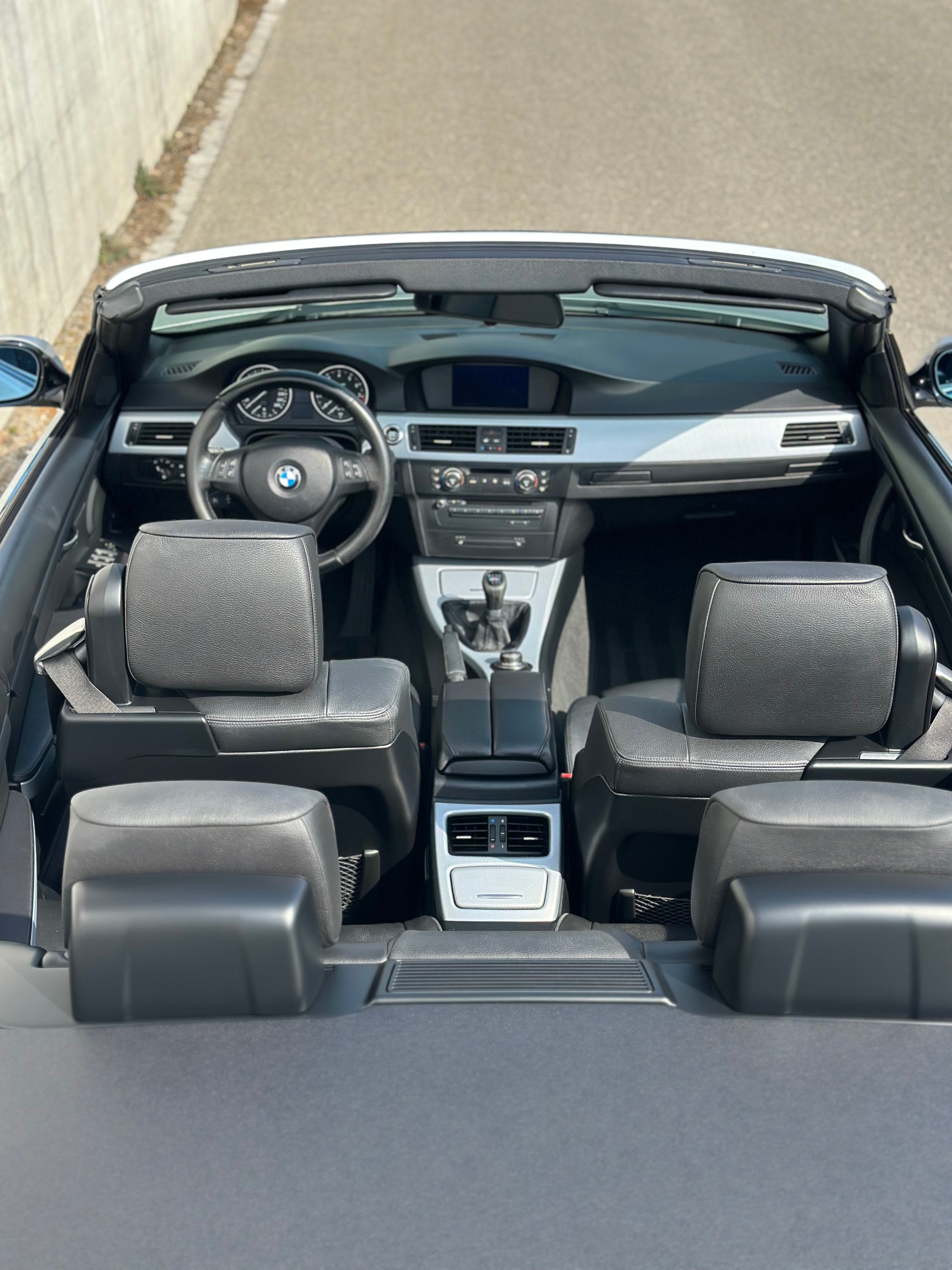 BMW 325i Cabriolet-image-4