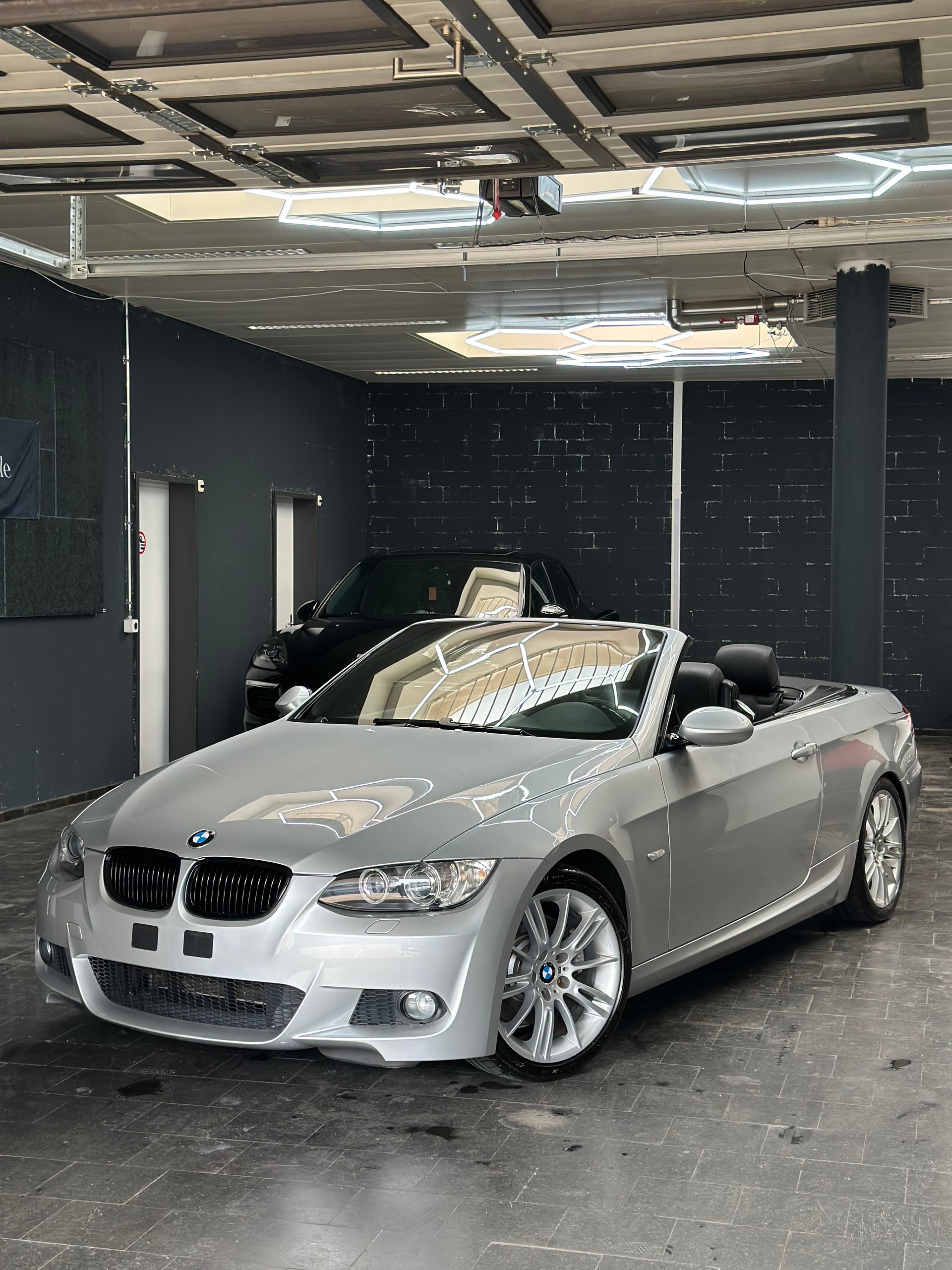 BMW 325i Cabriolet-image-0