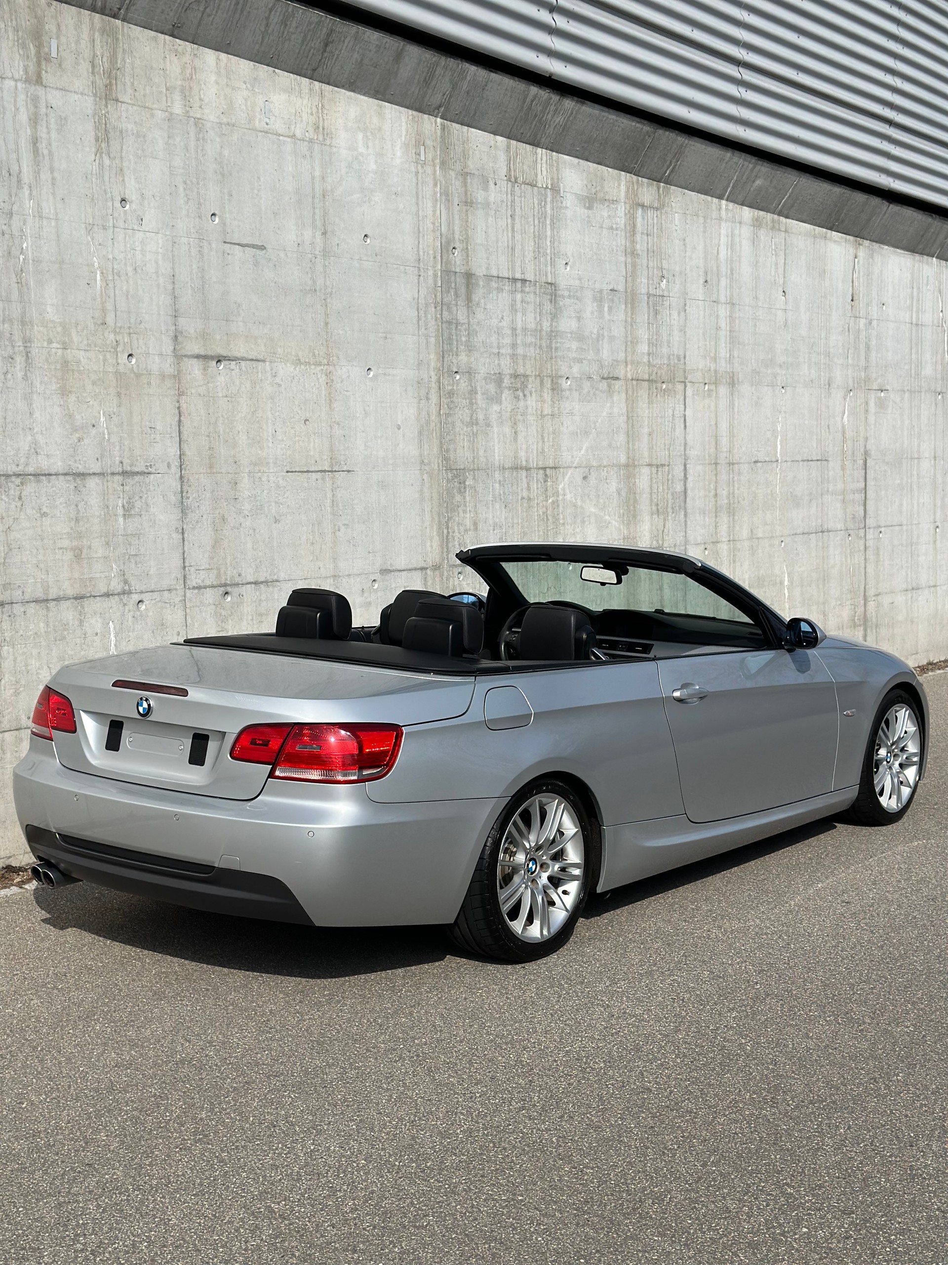 BMW 325i Cabriolet-image-5