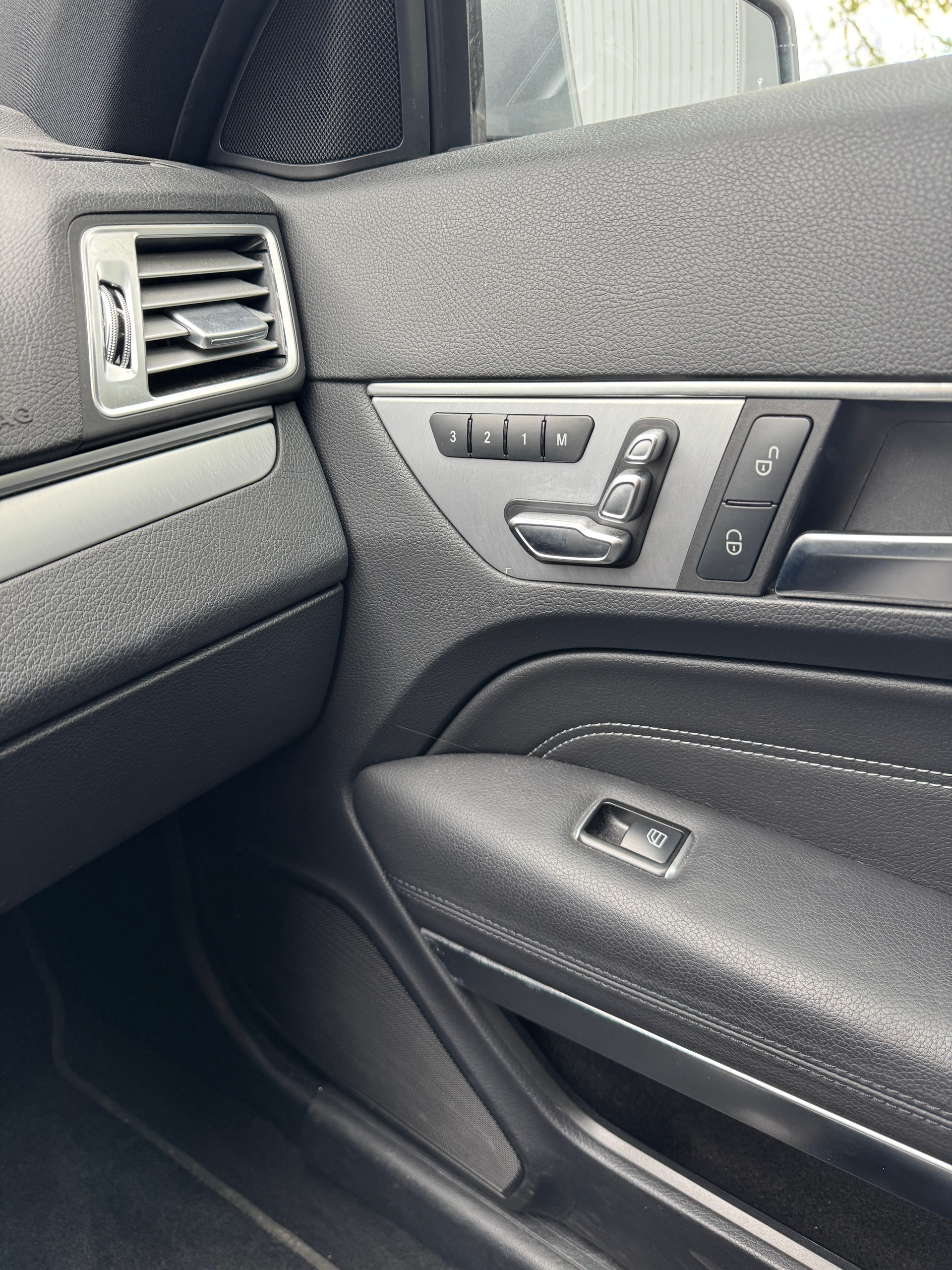 MERCEDES-BENZ E 350 4Matic 7G-Tronic-image-8