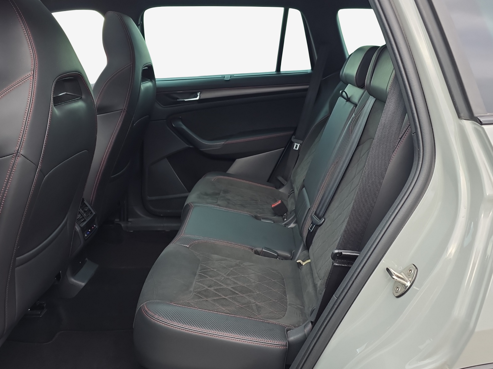 SKODA Kodiaq 2.0 TSI 4x4 RS-image-8