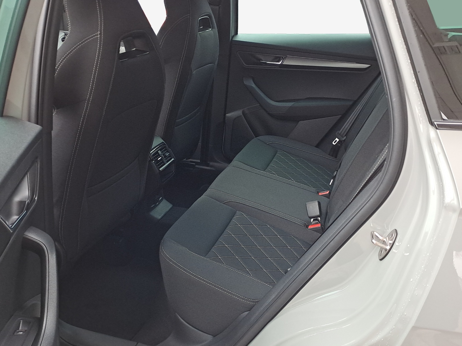 SKODA Karoq 2.0 TSI SportLine 4x4 DSG-image-11