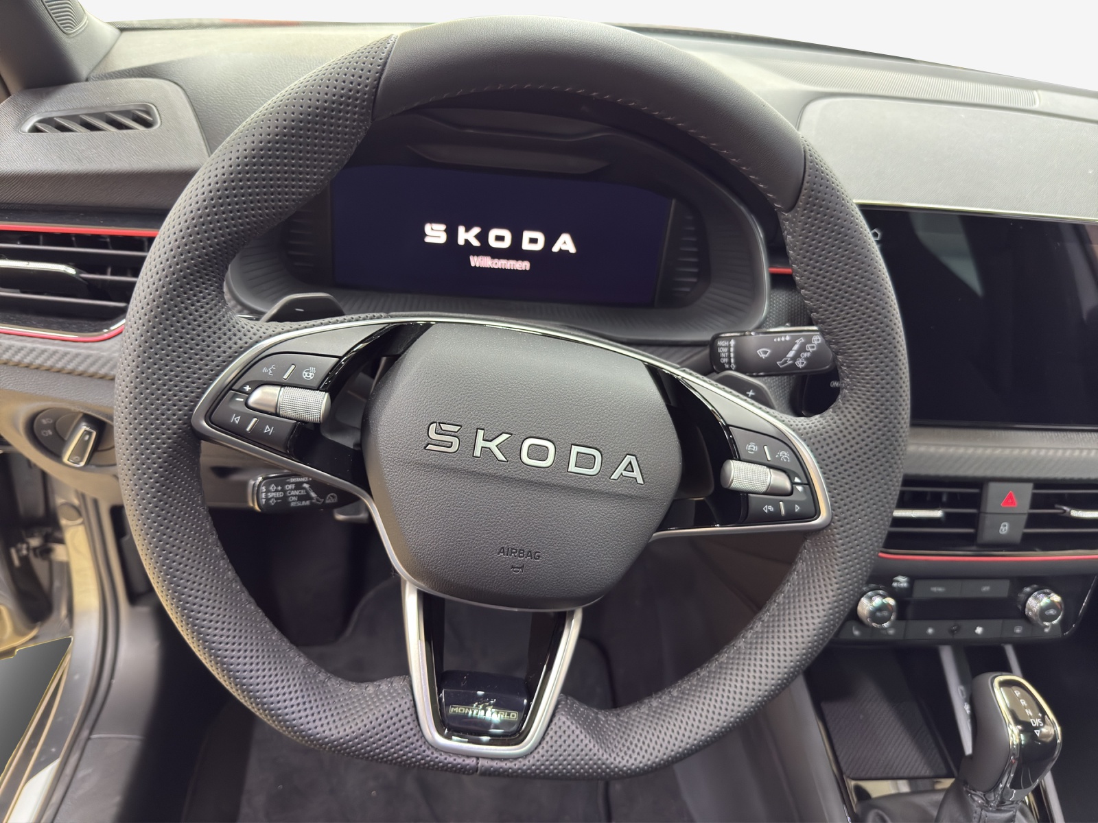 SKODA Kamiq 1.5 TSI Monte Carlo DSG-image-9