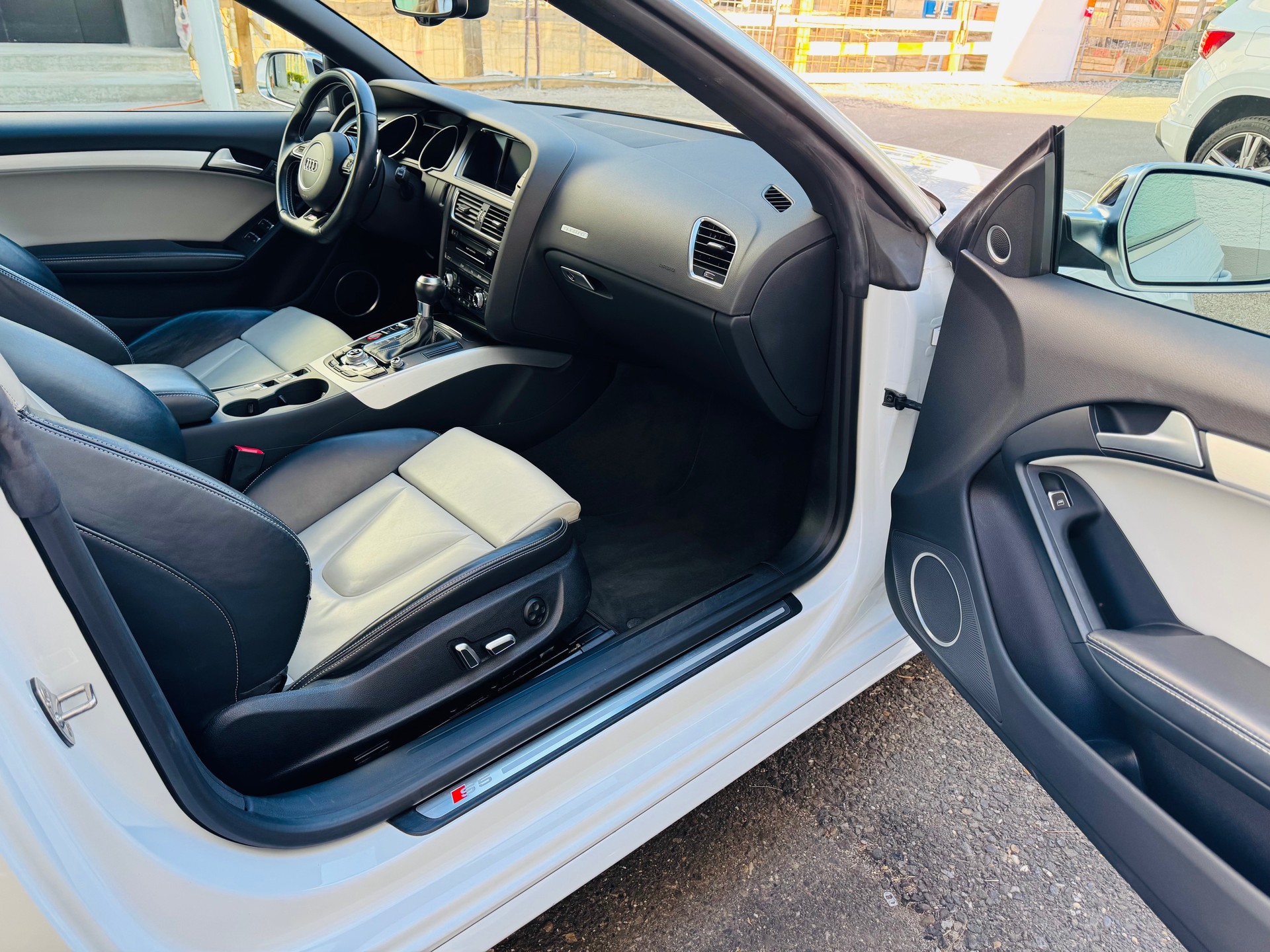 AUDI S5 Cabrio 3.0 TFSI quattro S-tronic-image-9