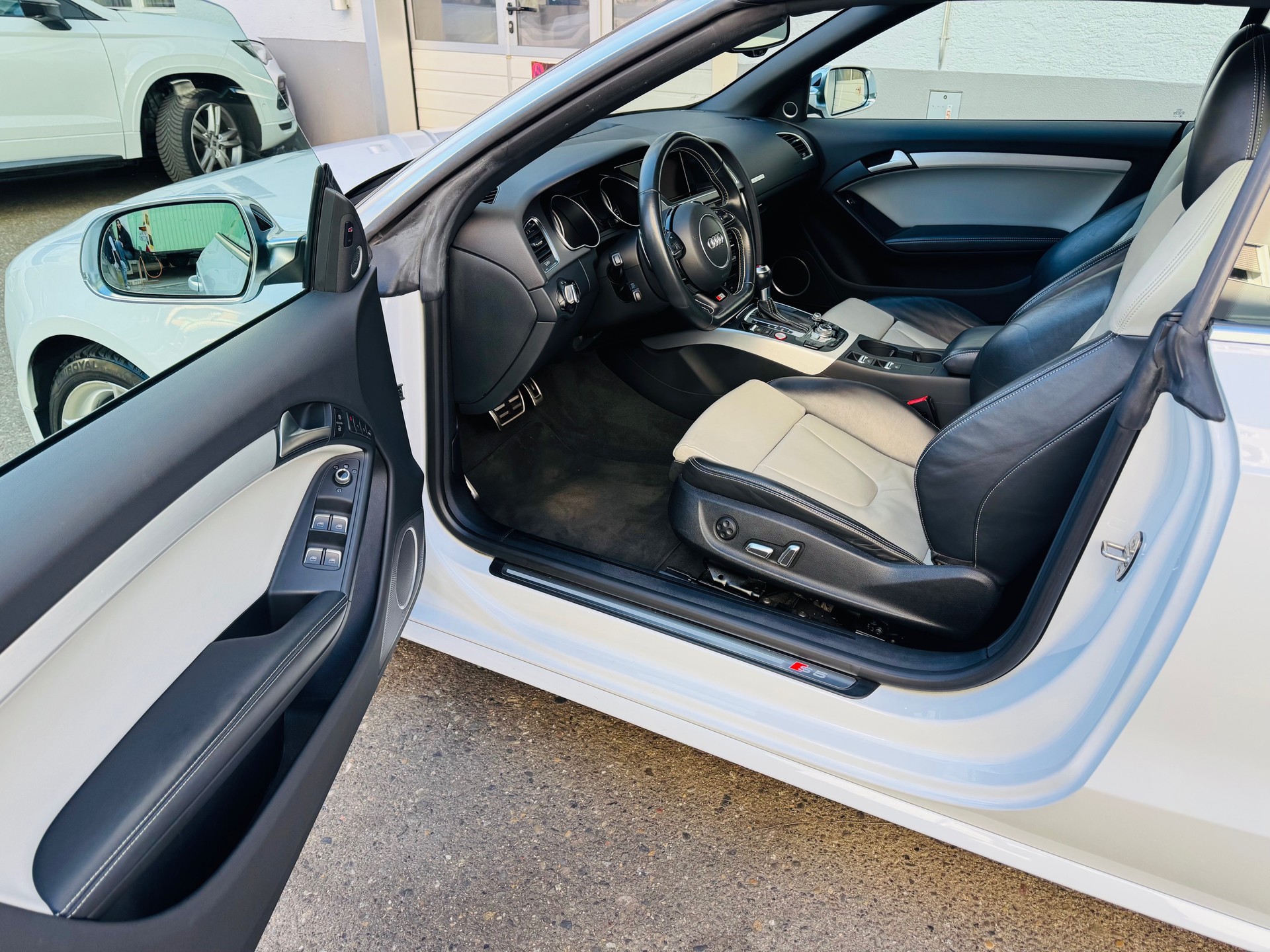 AUDI S5 Cabrio 3.0 TFSI quattro S-tronic-image-7