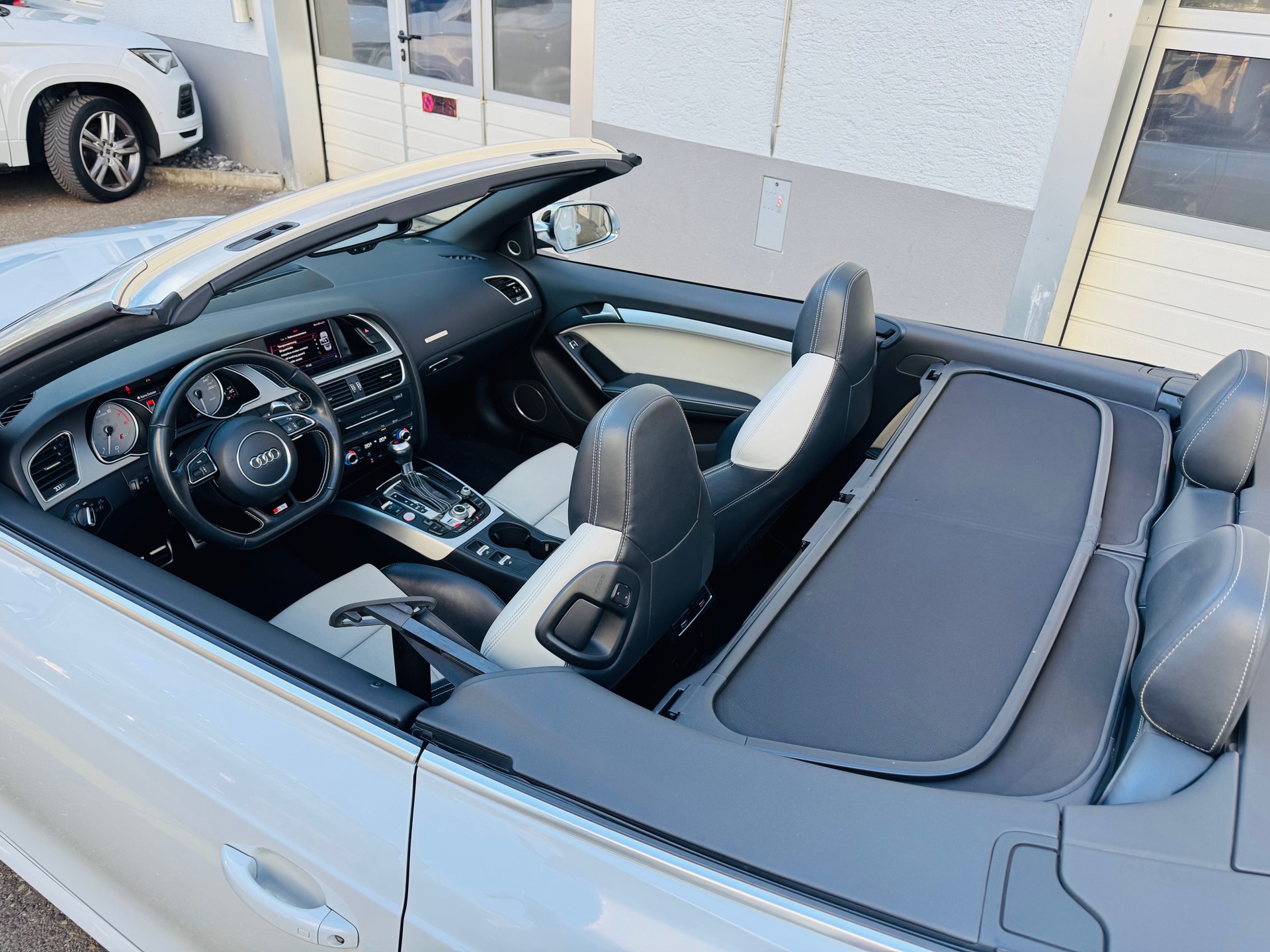 AUDI S5 Cabrio 3.0 TFSI quattro S-tronic-image-14