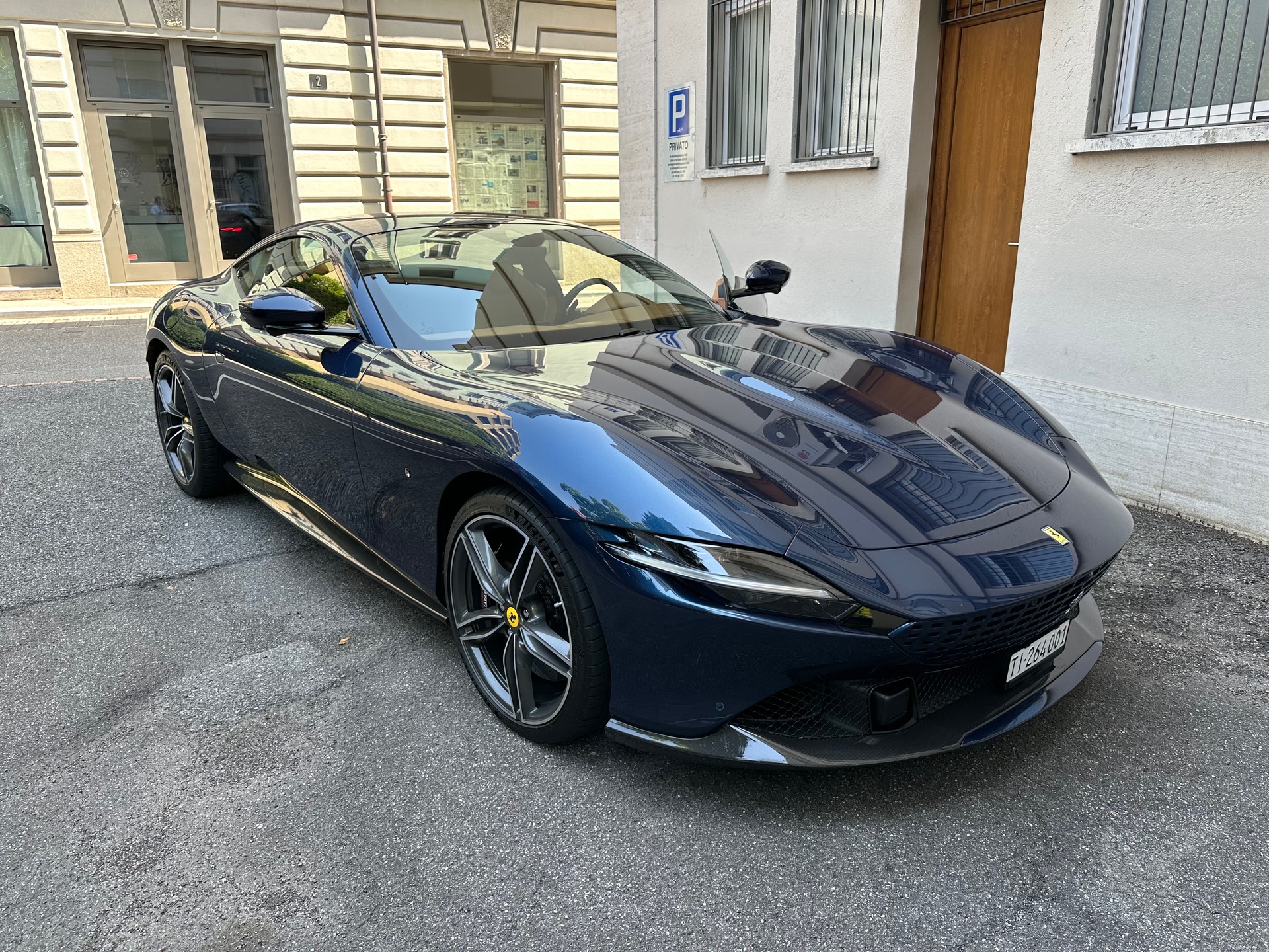 FERRARI Roma 3.9 V8 T-image-0
