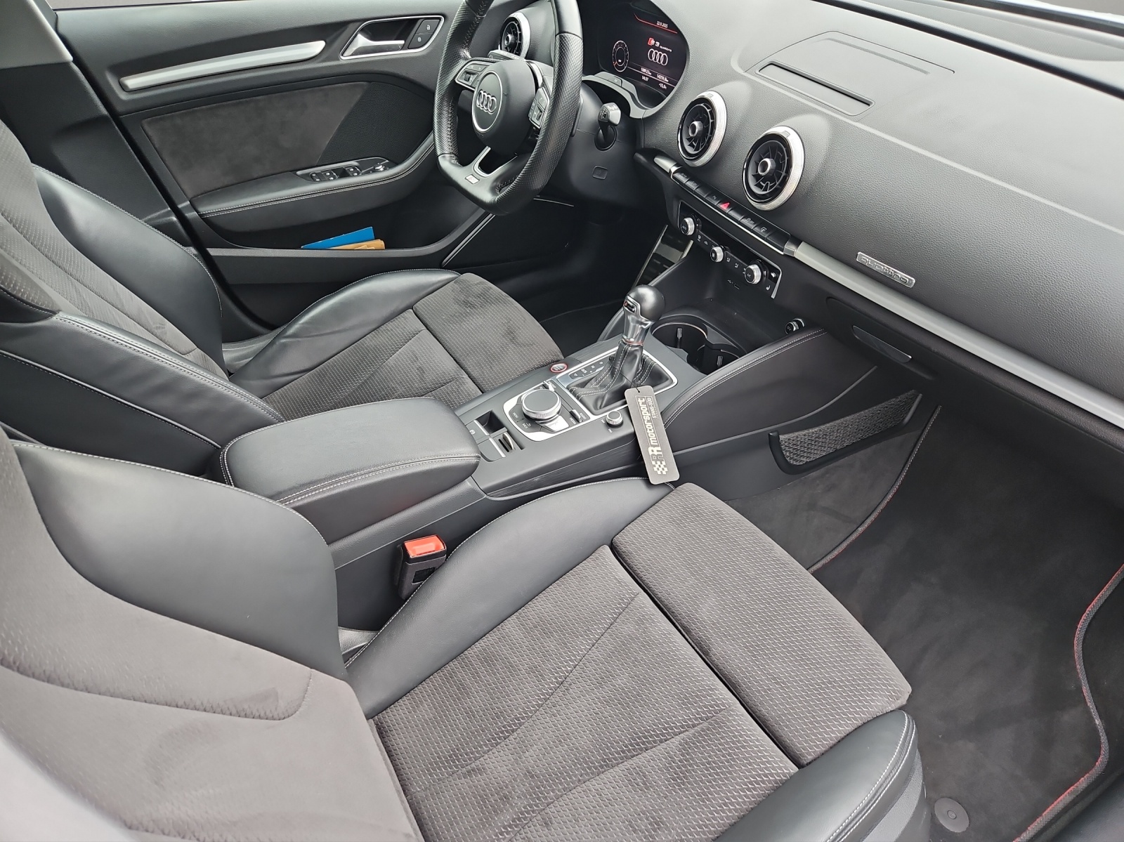 AUDI S3 Sportback 2.0 TFSI quattro S-tronic-image-3