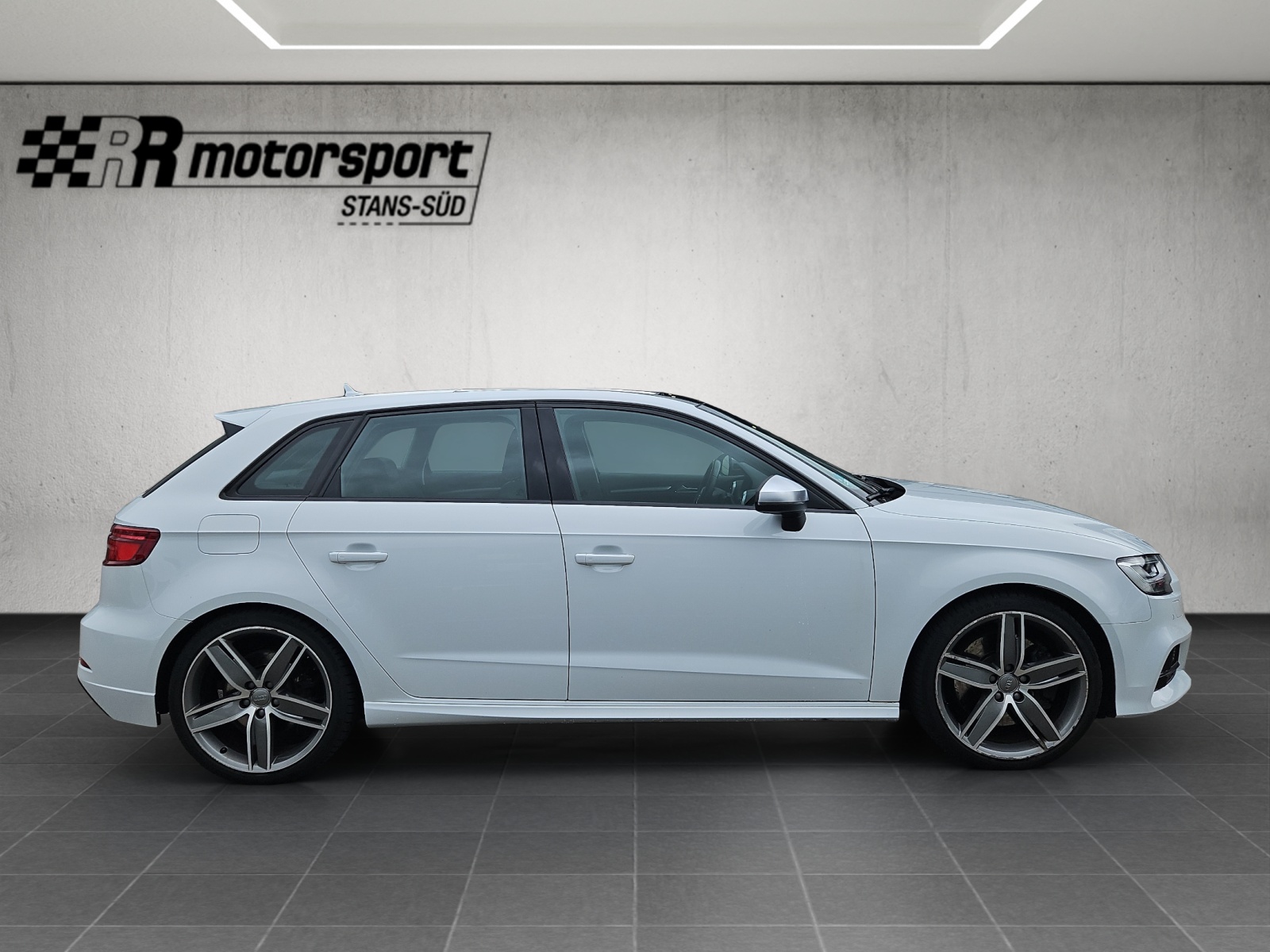 AUDI S3 Sportback 2.0 TFSI quattro S-tronic-image-12