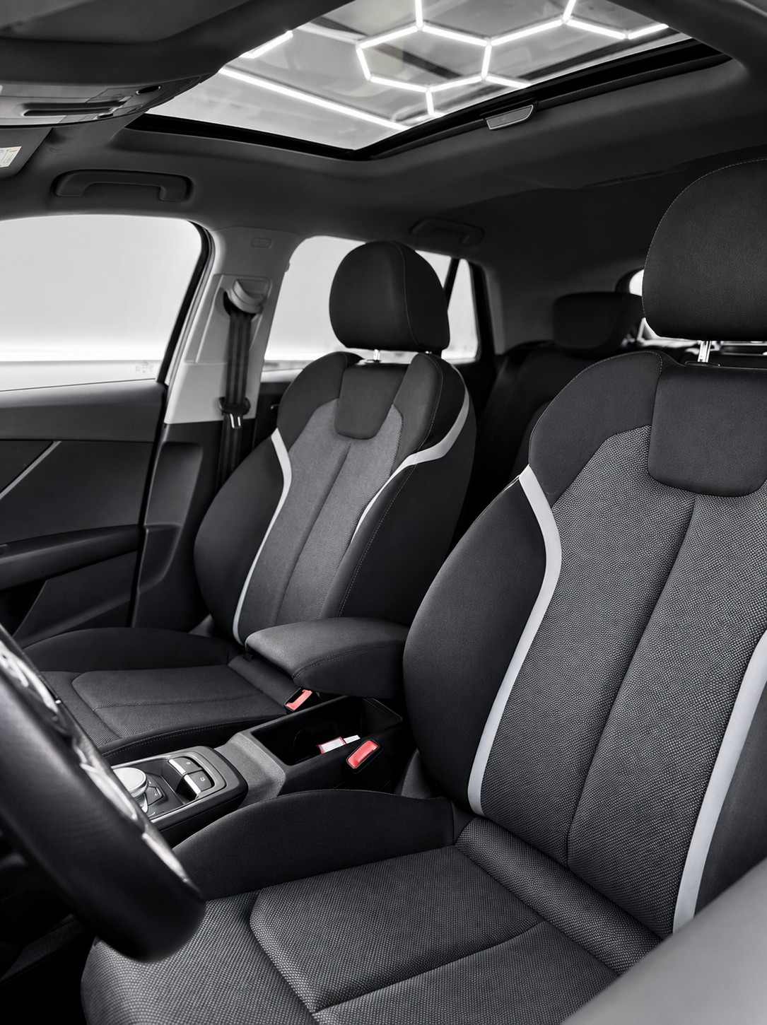 AUDI Q2 35 TDI quattro S-tronic-image-6