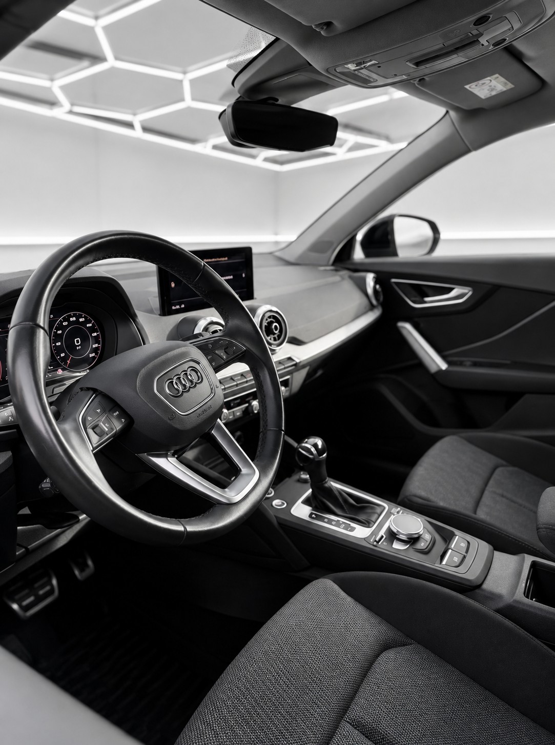 AUDI Q2 35 TDI quattro S-tronic-image-5