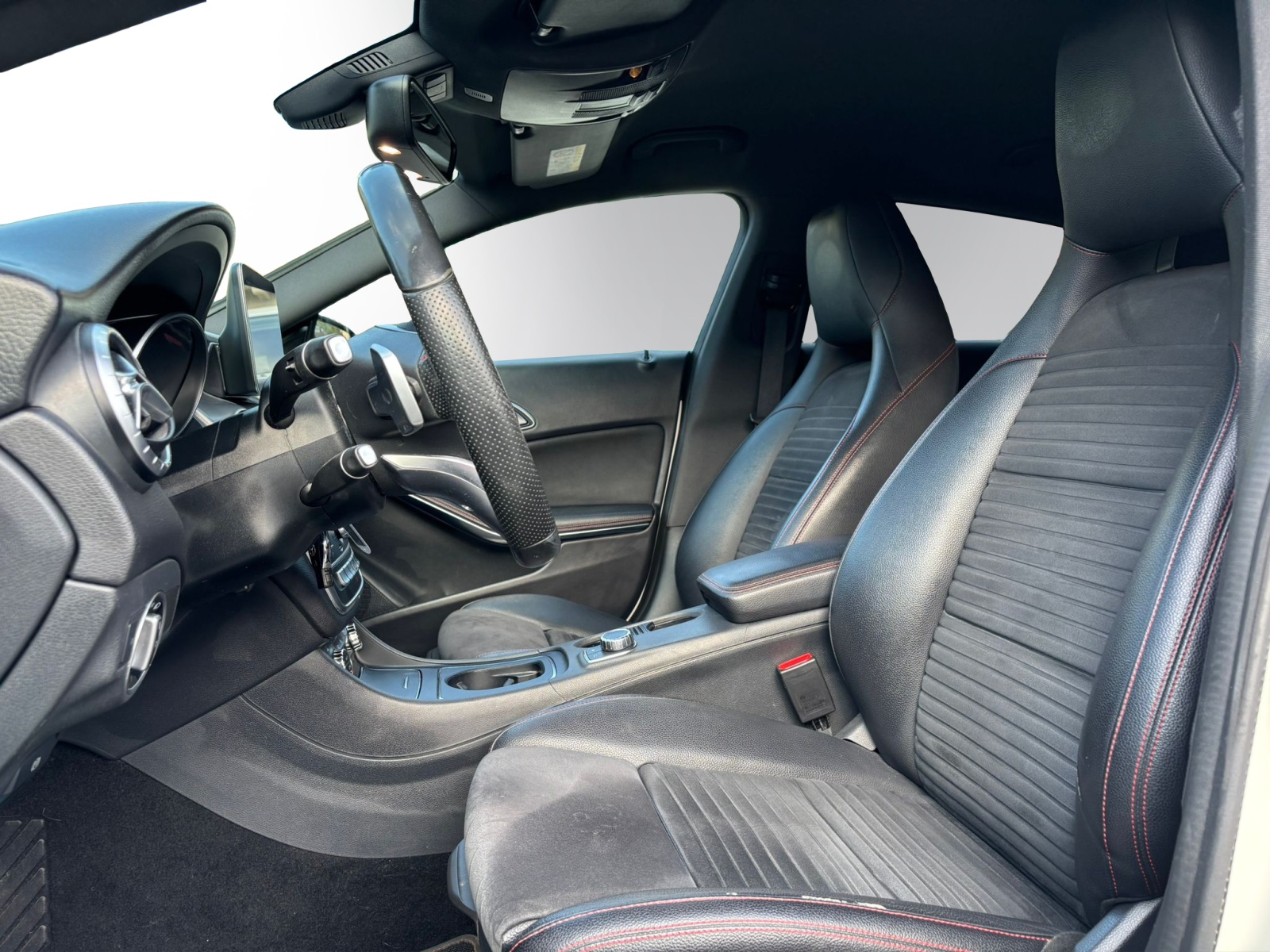 MERCEDES-BENZ CLA 250 AMG Line-image-5