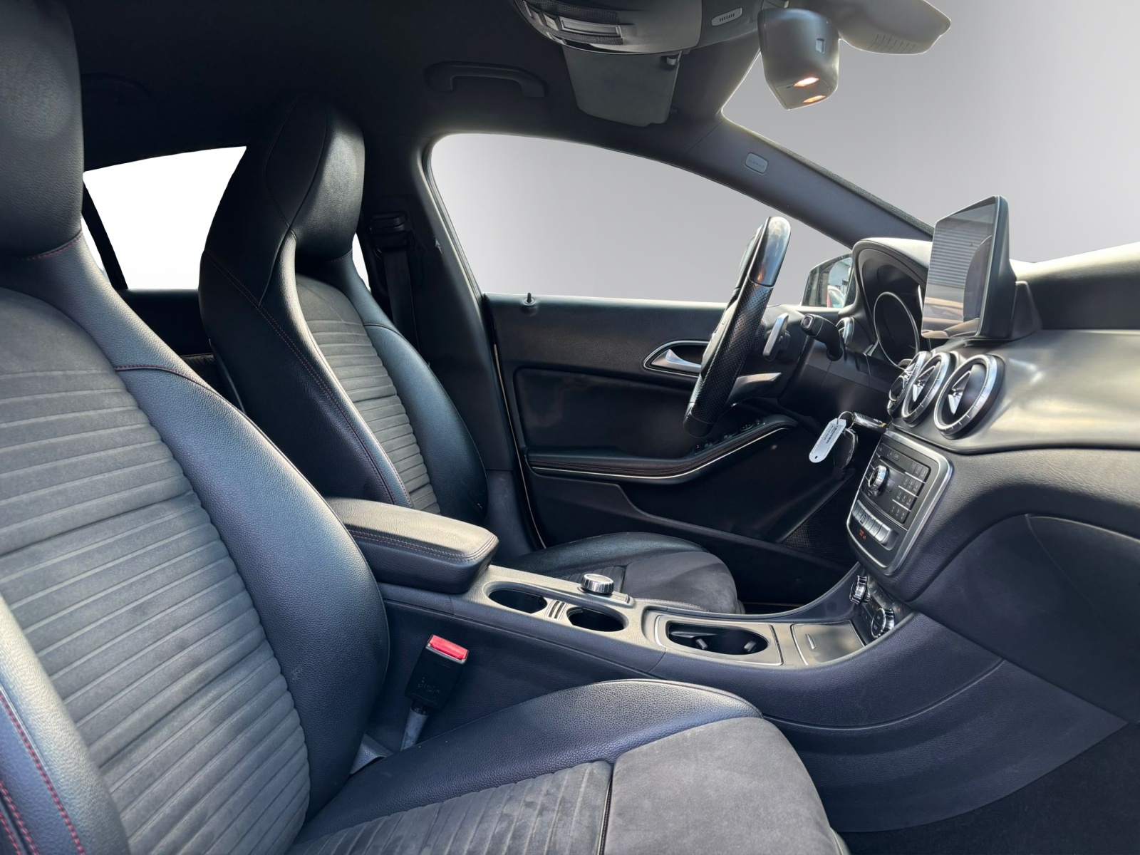 MERCEDES-BENZ CLA 250 AMG Line-image-7