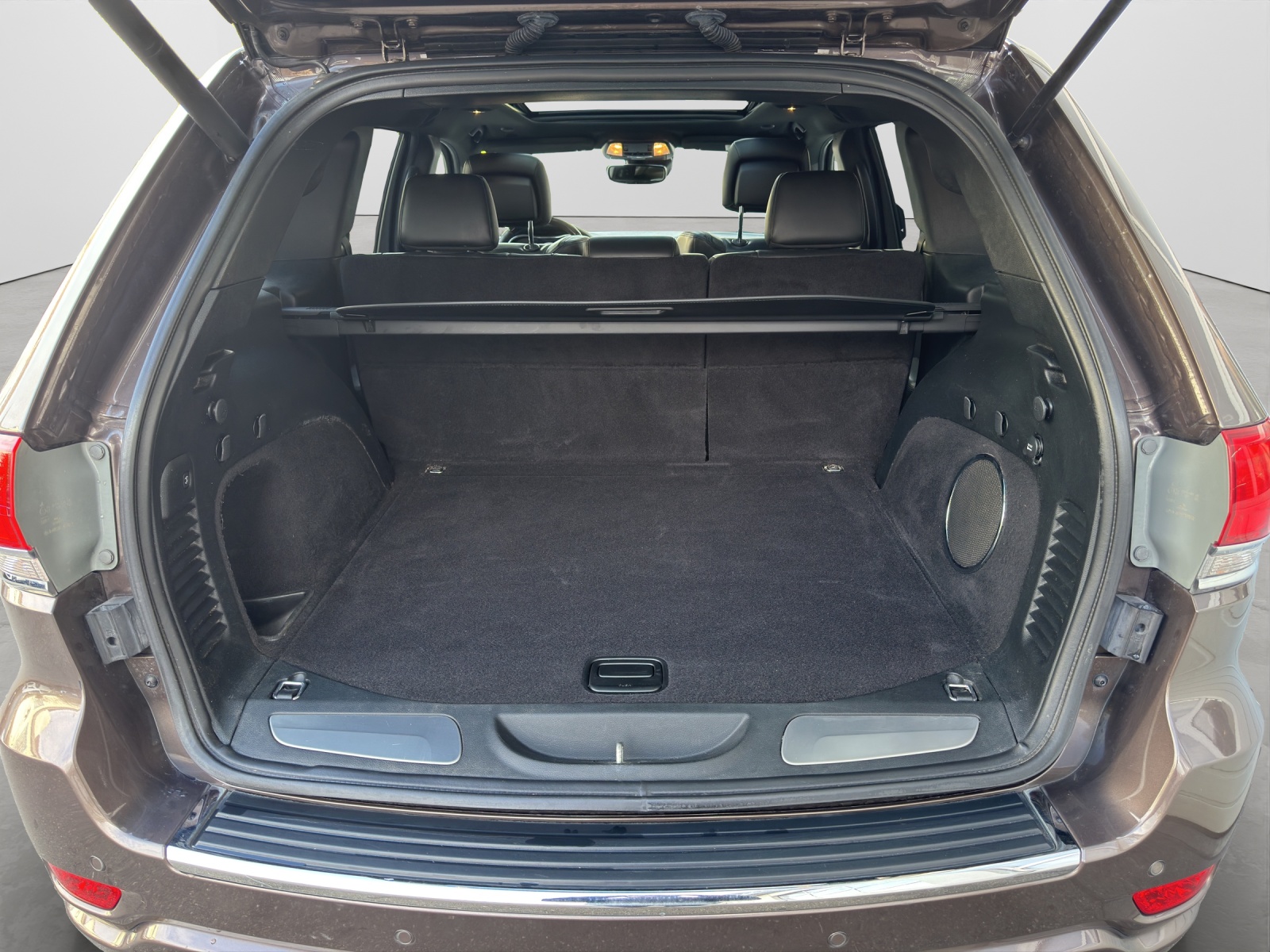 JEEP Grand Cherokee 3.0 CRD 250 Overland-image-13