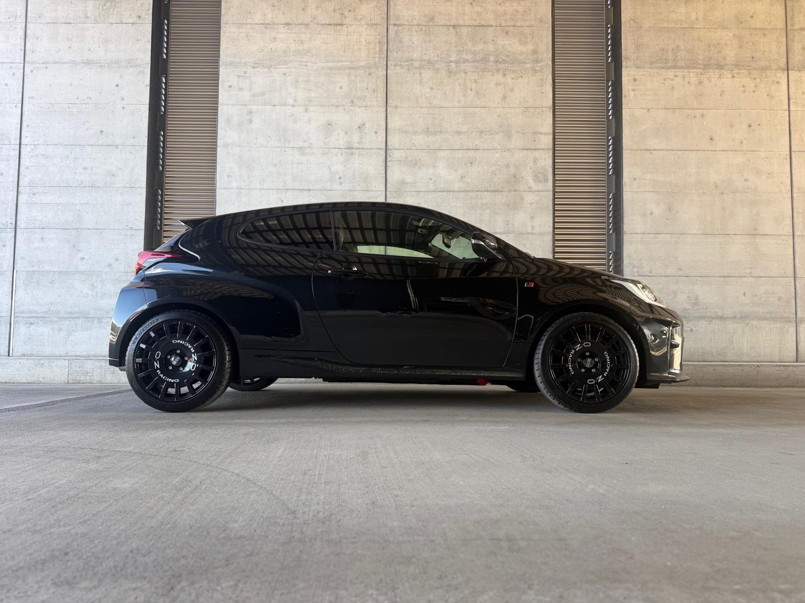 TOYOTA Yaris 1.6 GR Sport-image-3