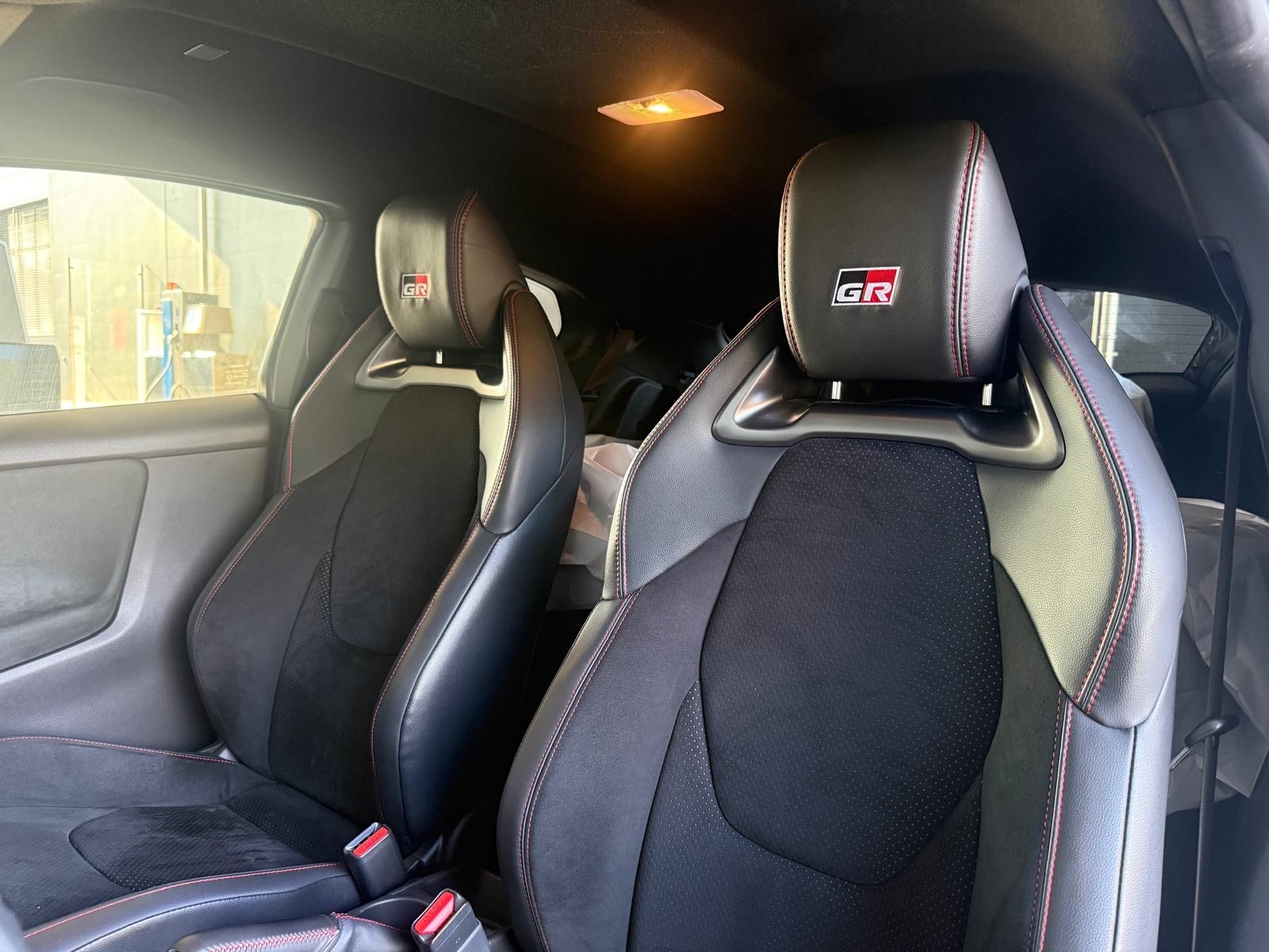TOYOTA Yaris 1.6 GR Sport-image-12
