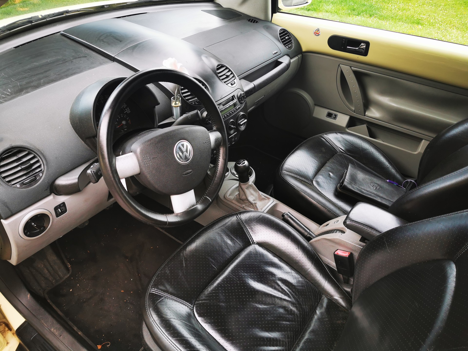 VW Beetle Cabrio 1.6-image-4