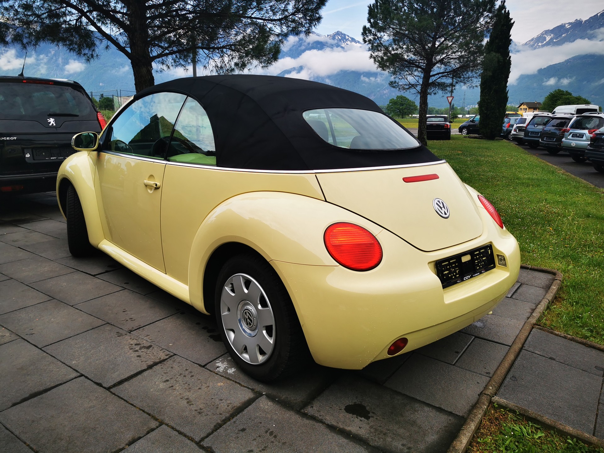 VW Beetle Cabrio 1.6-image-7