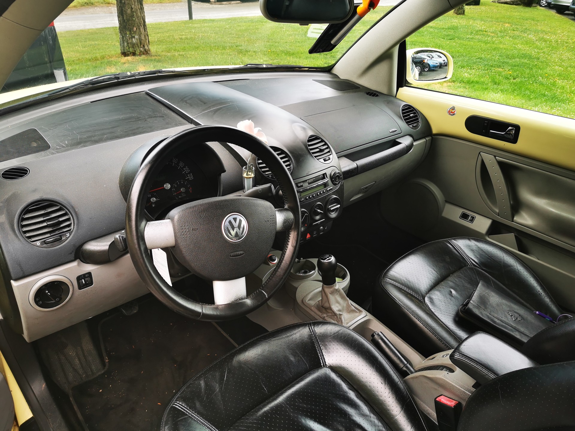 VW Beetle Cabrio 1.6-image-5