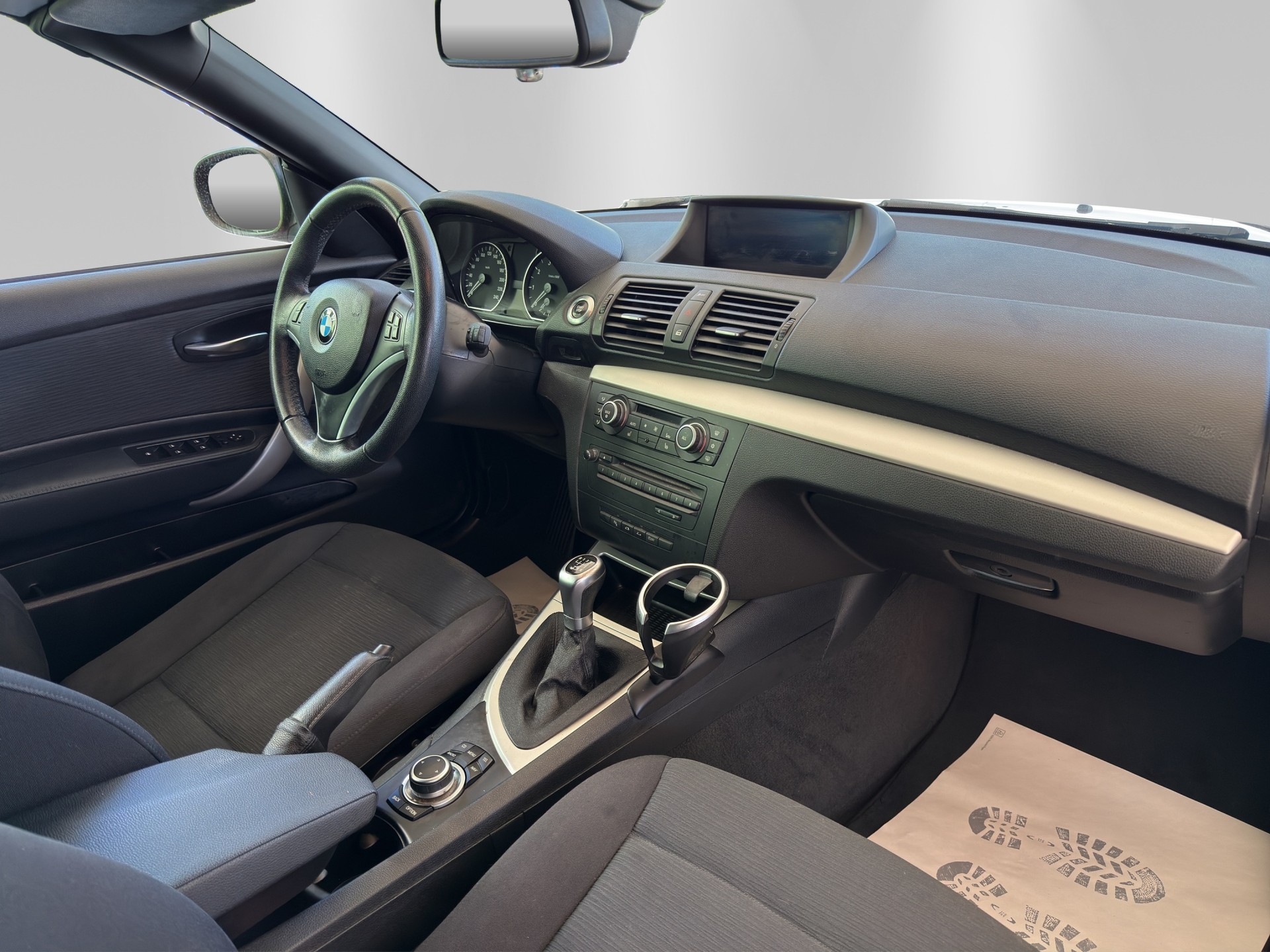 BMW 118i Cabrio-image-12