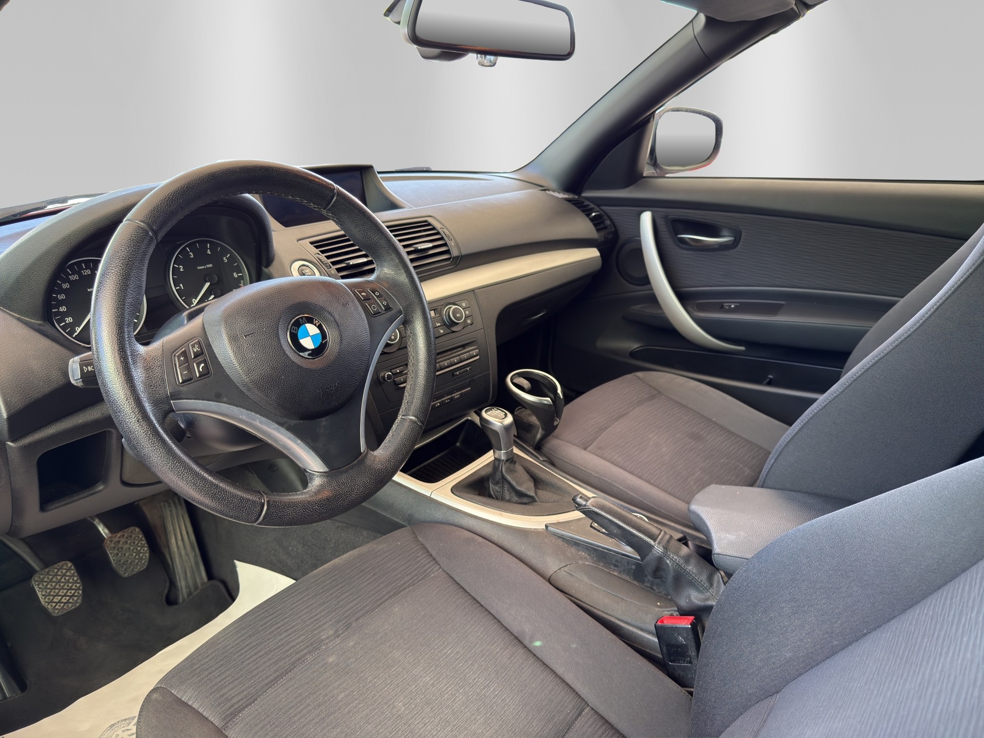 BMW 118i Cabrio-image-7