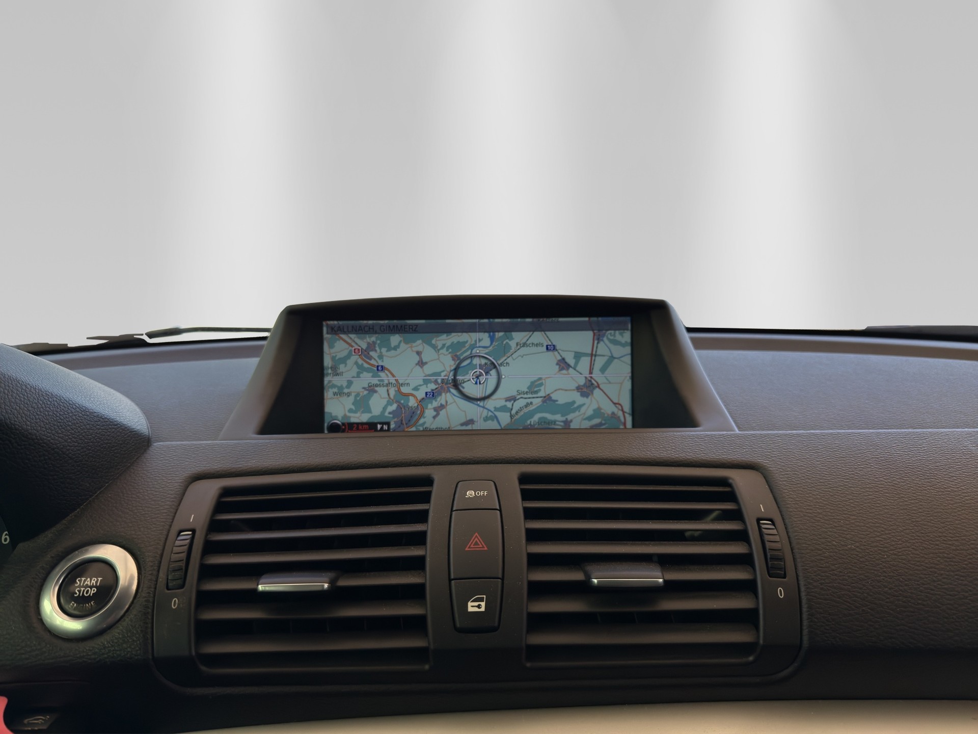 BMW 118i Cabrio-image-11