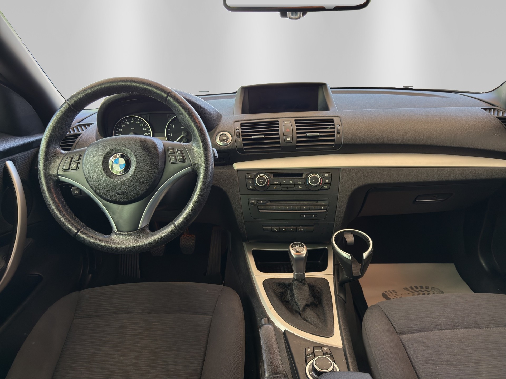 BMW 118i Cabrio-image-8