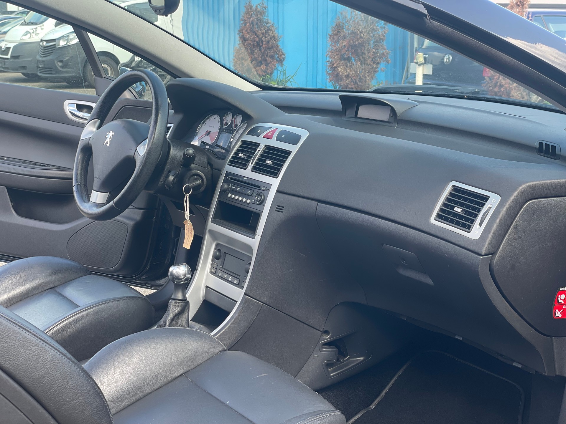 PEUGEOT 307 CC 2.0 16V Platinum Edition-image-6
