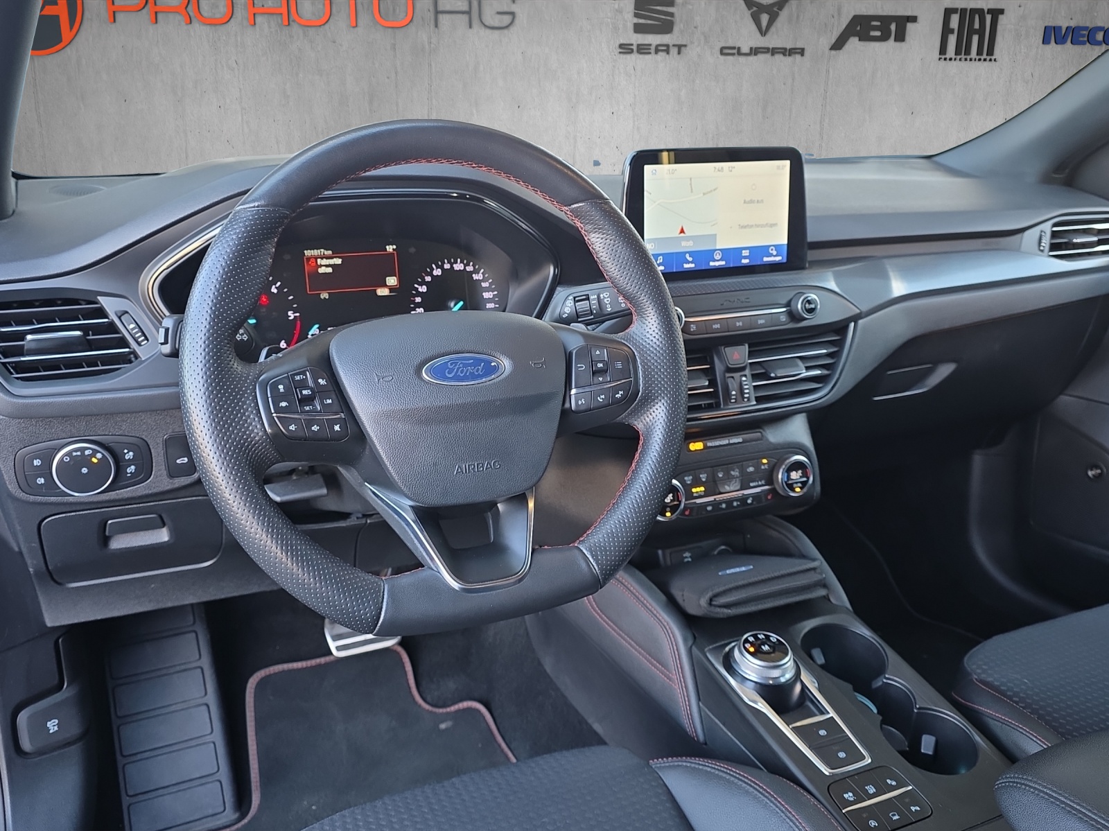 FORD Focus 2.0 TDCi ST Line Automatic-image-8