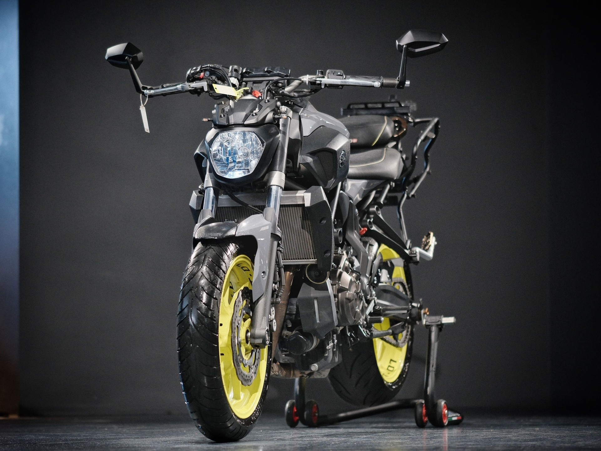 YAMAHA MT-07 ABS-showroom-element-3