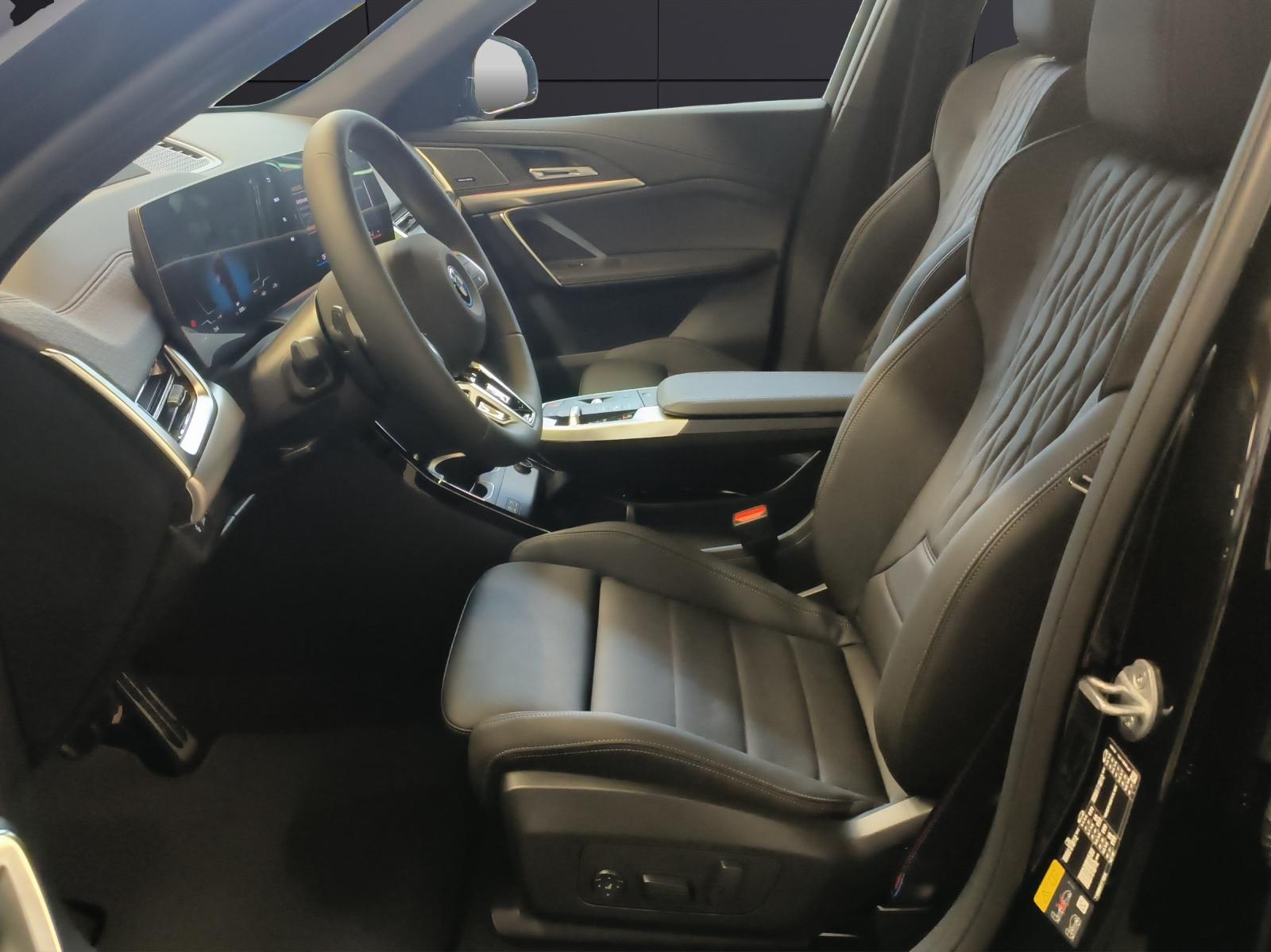 BMW iX2 30 xDrive-image-11