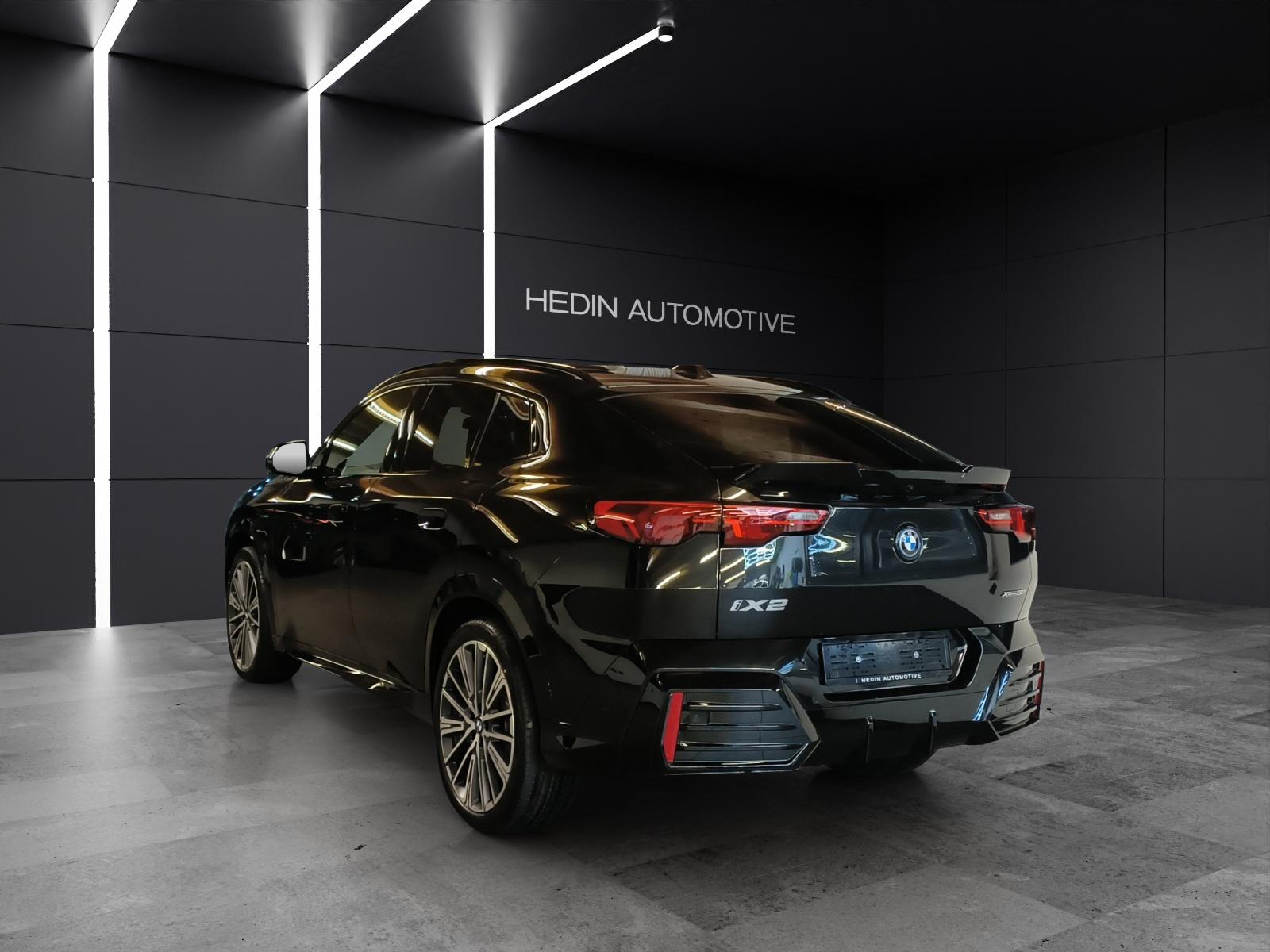 BMW iX2 30 xDrive-showroom-element-2